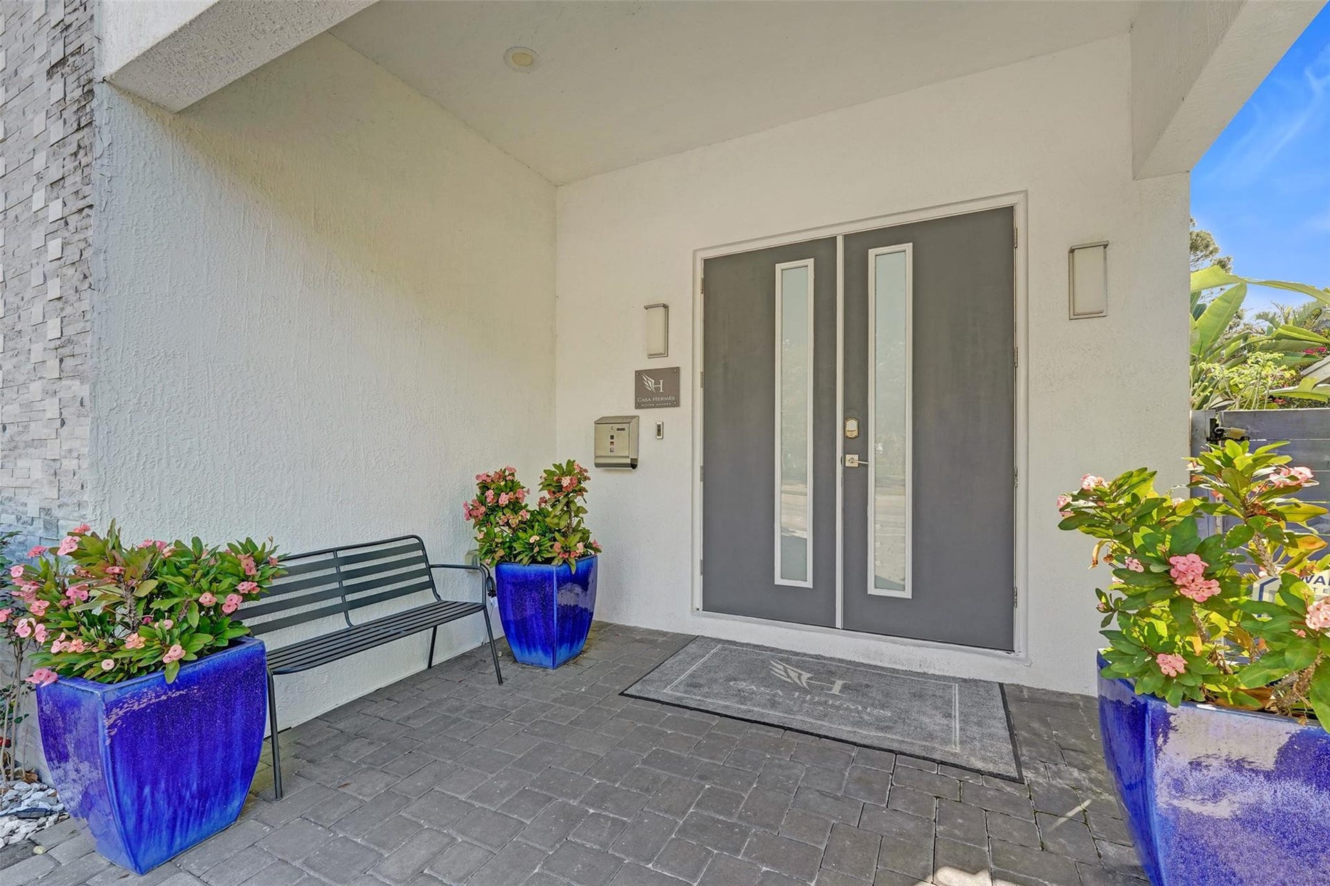 2502 NE 6TH Avenue, Wilton Manors, FL 33305 Photo 3
