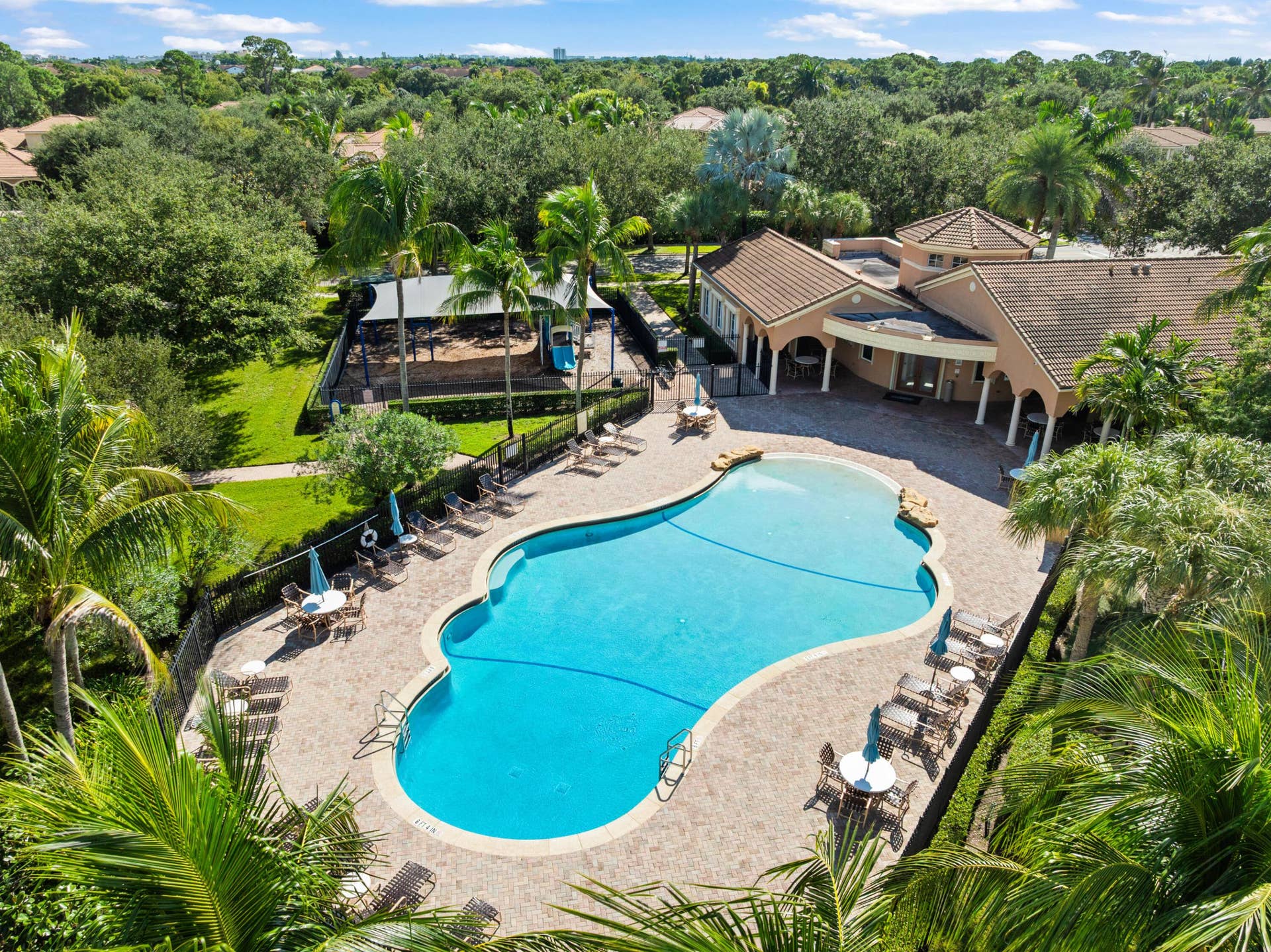 182 Via Veracruz, Jupiter, FL 33458 Community Pool