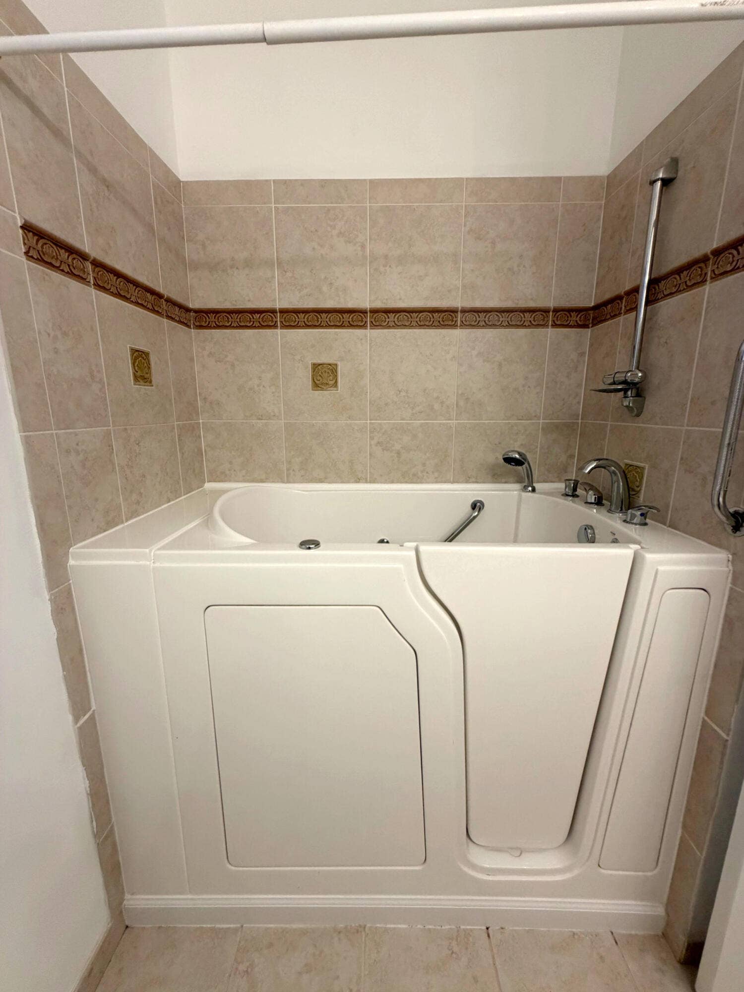 5183 SE Graham Drive, Stuart, FL 34997 Jetted walk-in-tub-closed-bright