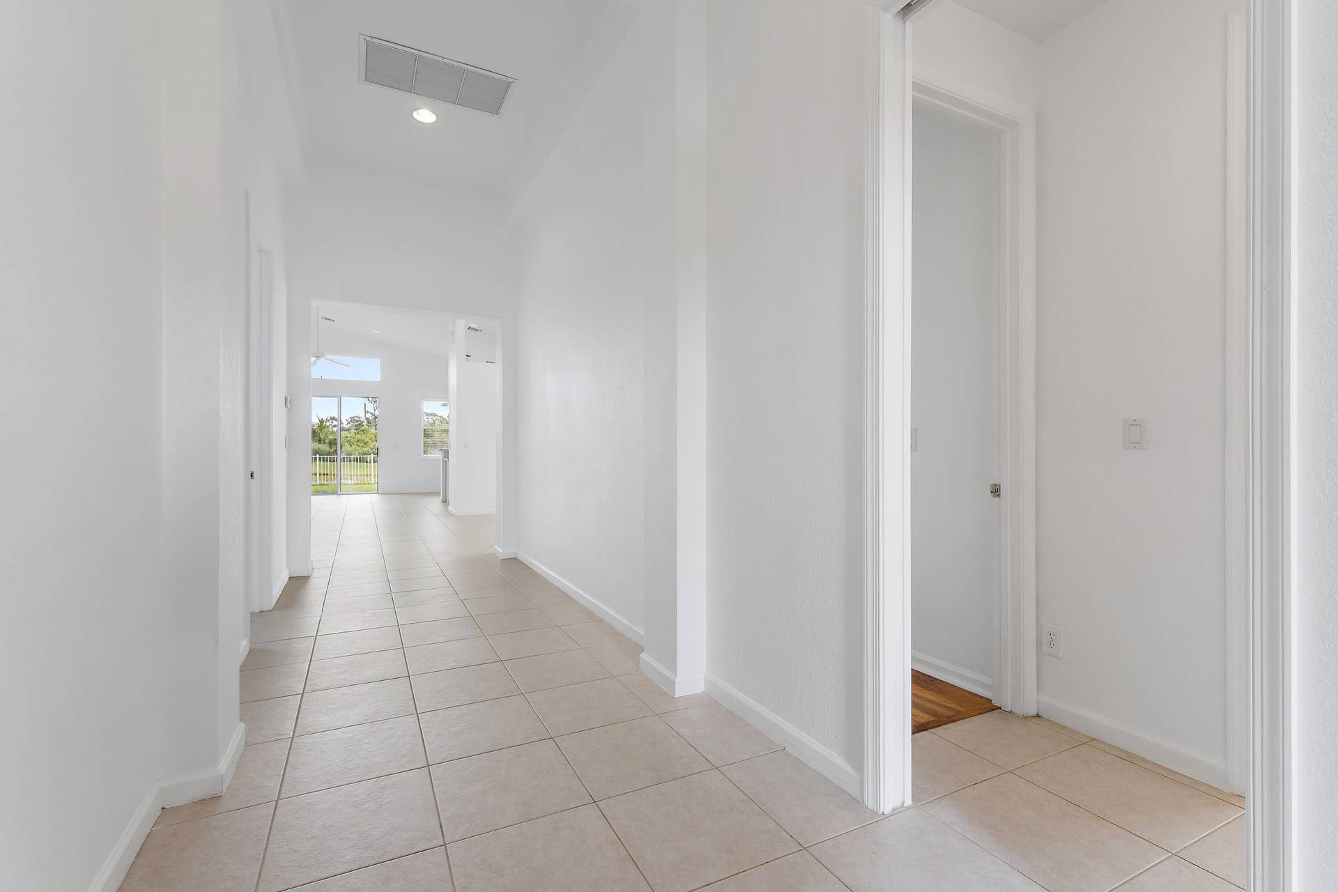 5183 SE Graham Drive, Stuart, FL 34997 5183 ENTRY HALLWAY