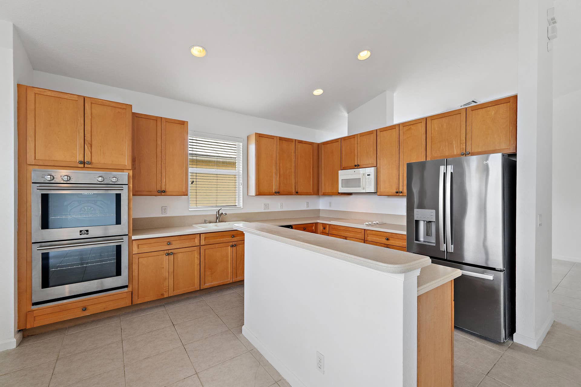 5183 SE Graham Drive, Stuart, FL 34997 Brand-new Forno Vomero stainless double wall oven, with convection on top and traditional below. Still under warranty.