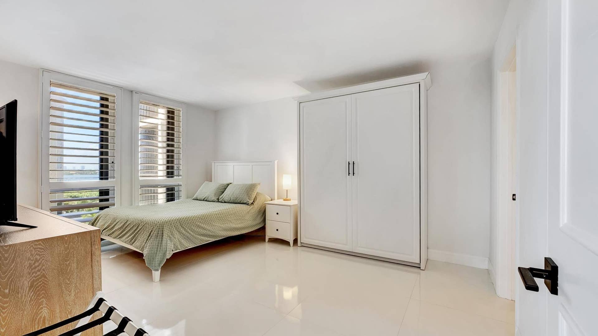 5380 N Ocean Drive, #6C, Riviera Beach, FL 33404 DSC09875