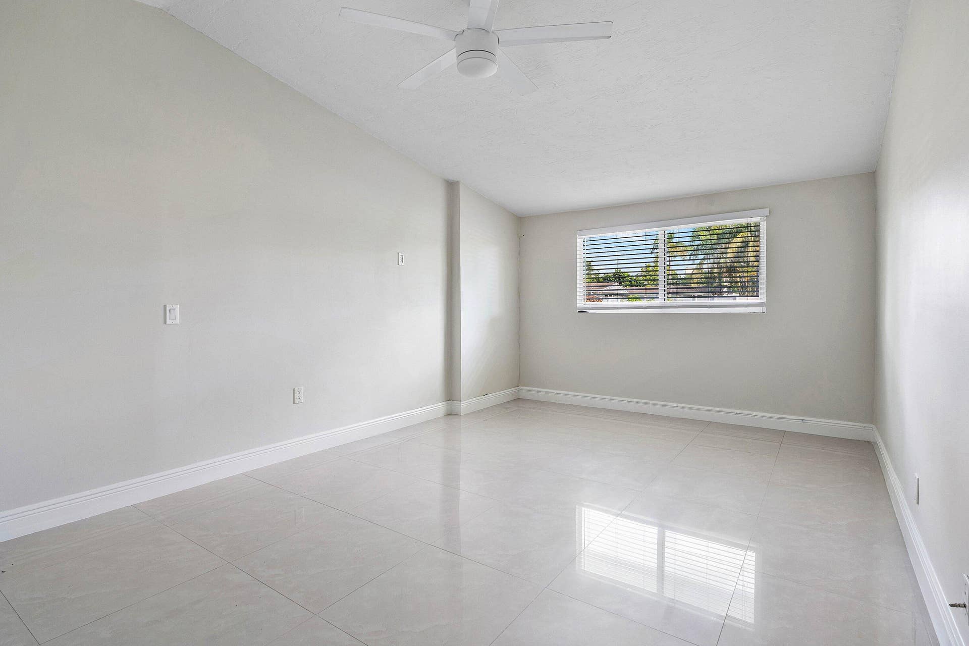 015-3444PierceStreet-Hollywood-FL-33021-
