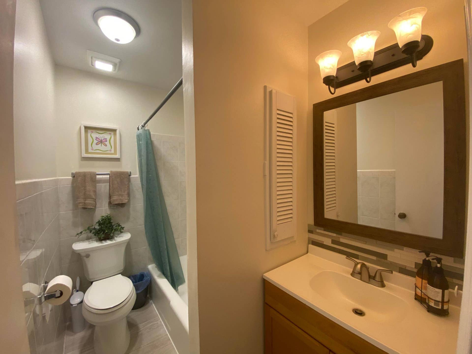 1403 W Libby Drive, West Palm Beach, West Palm Beach, FL 33406 Guest Bath