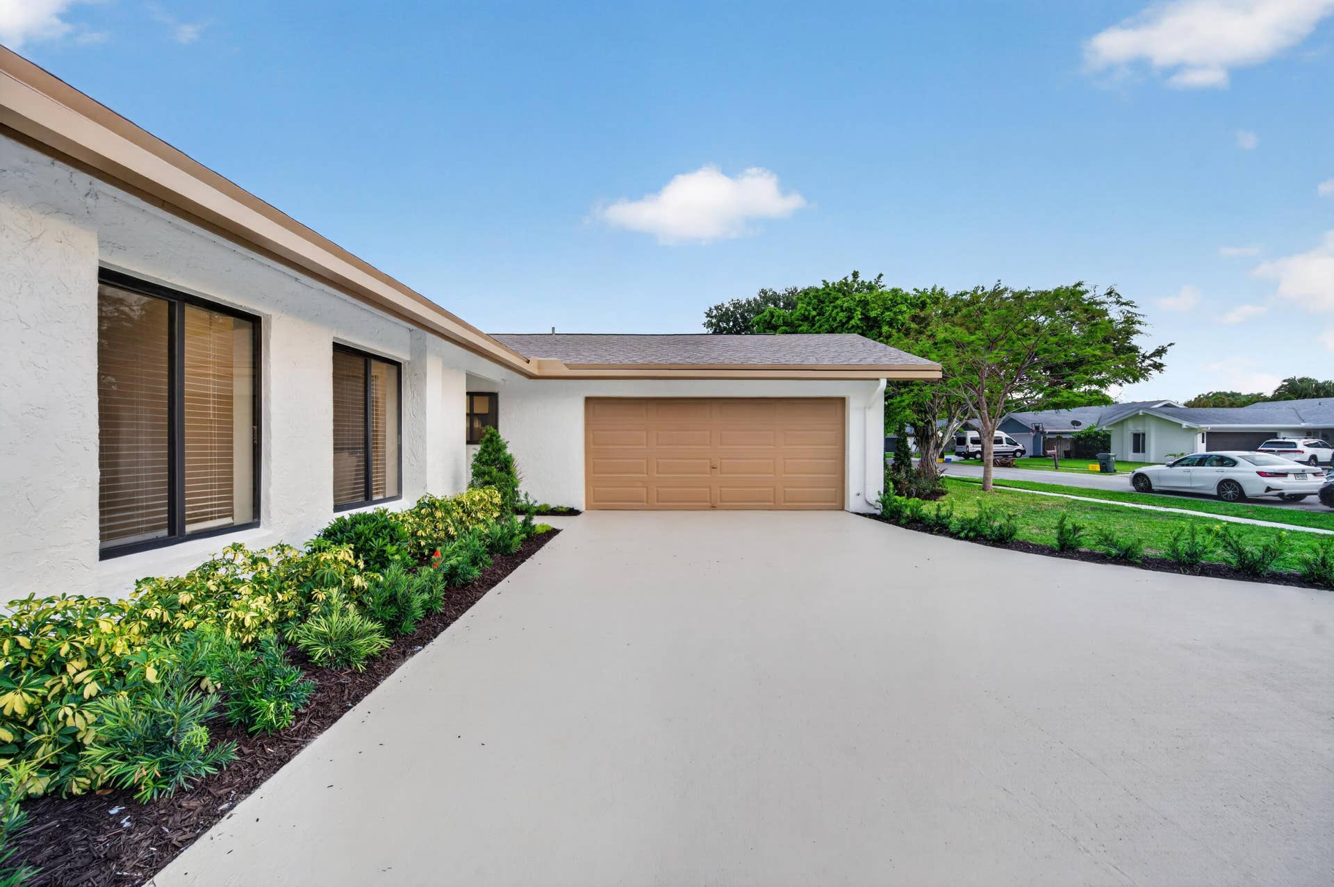 3088 NW 26TH Avenue, Boca Raton, FL 33434 Garage view