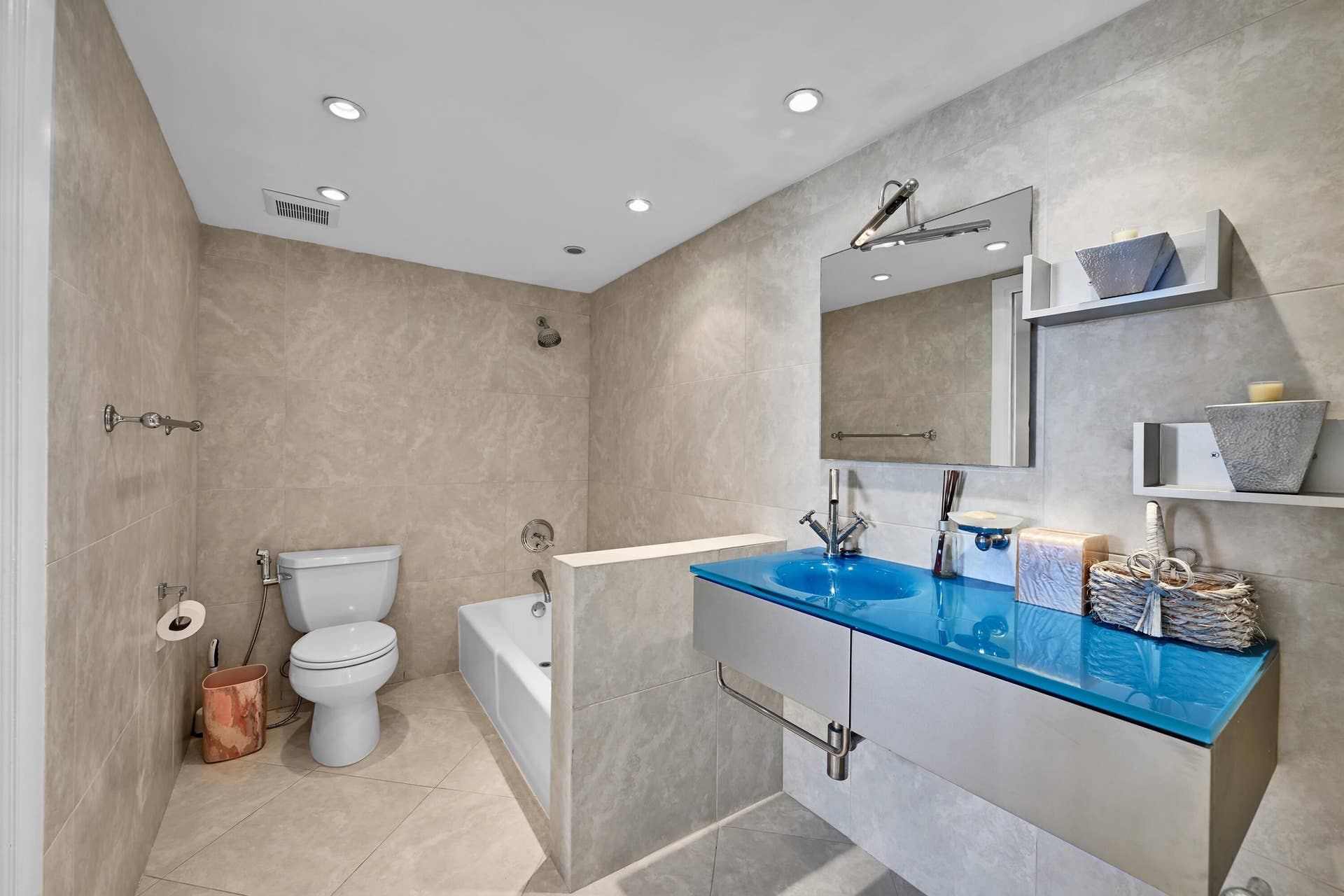 3590 S Ocean Boulevard, #703, South Palm Beach, South Palm Beach, FL 33480 mayfair unit 703 guest bath
