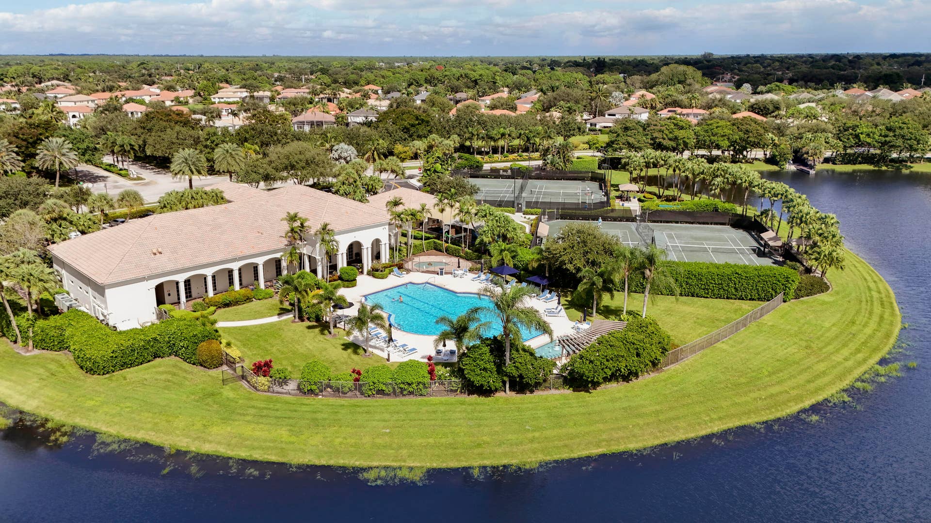 221 Isle Verde Way, Palm Beach Gardens, FL 33418 Clubhouse