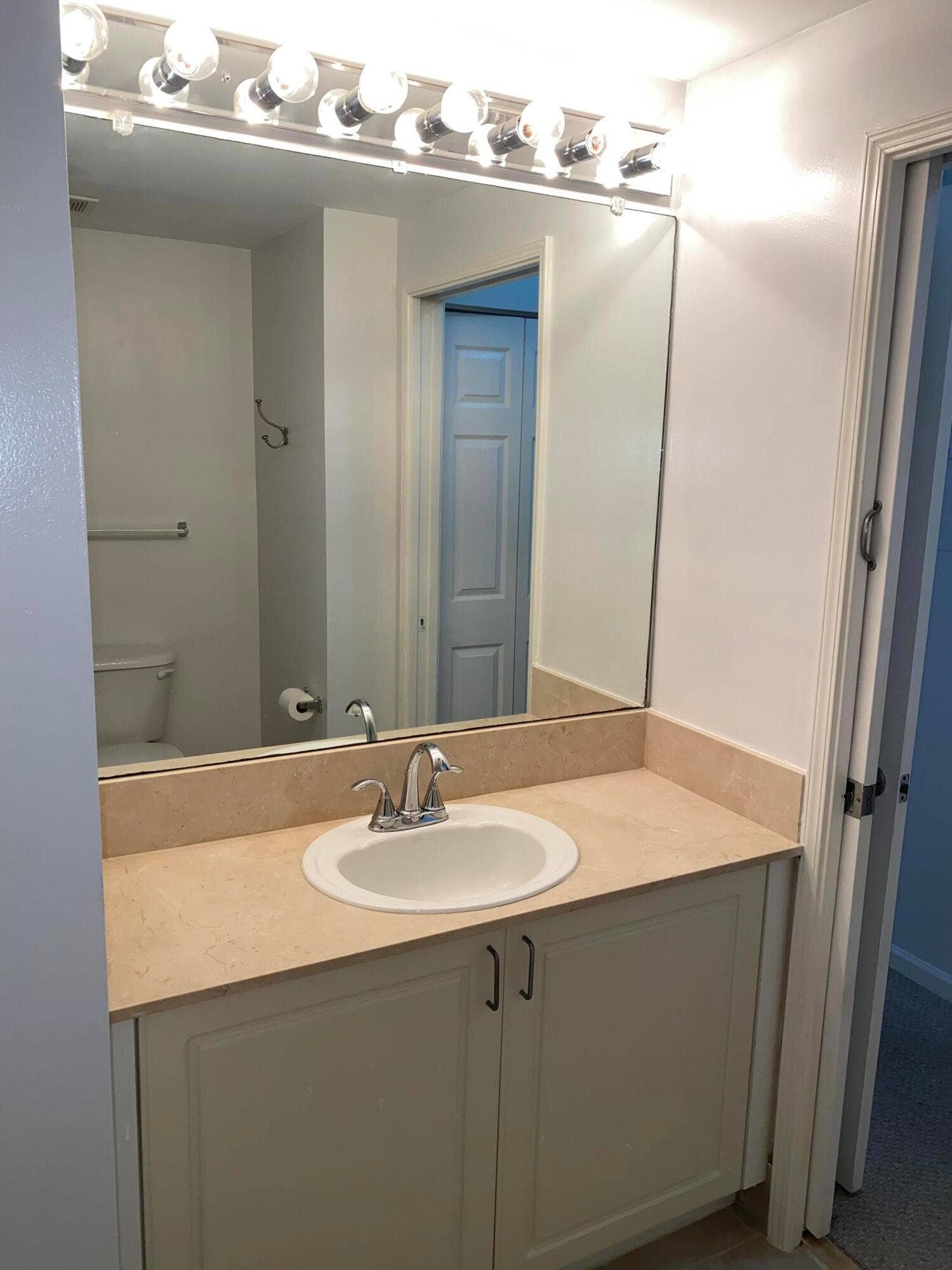 720 S Sapodilla Avenue, #408, West Palm Beach, FL 33401 IMG_4956