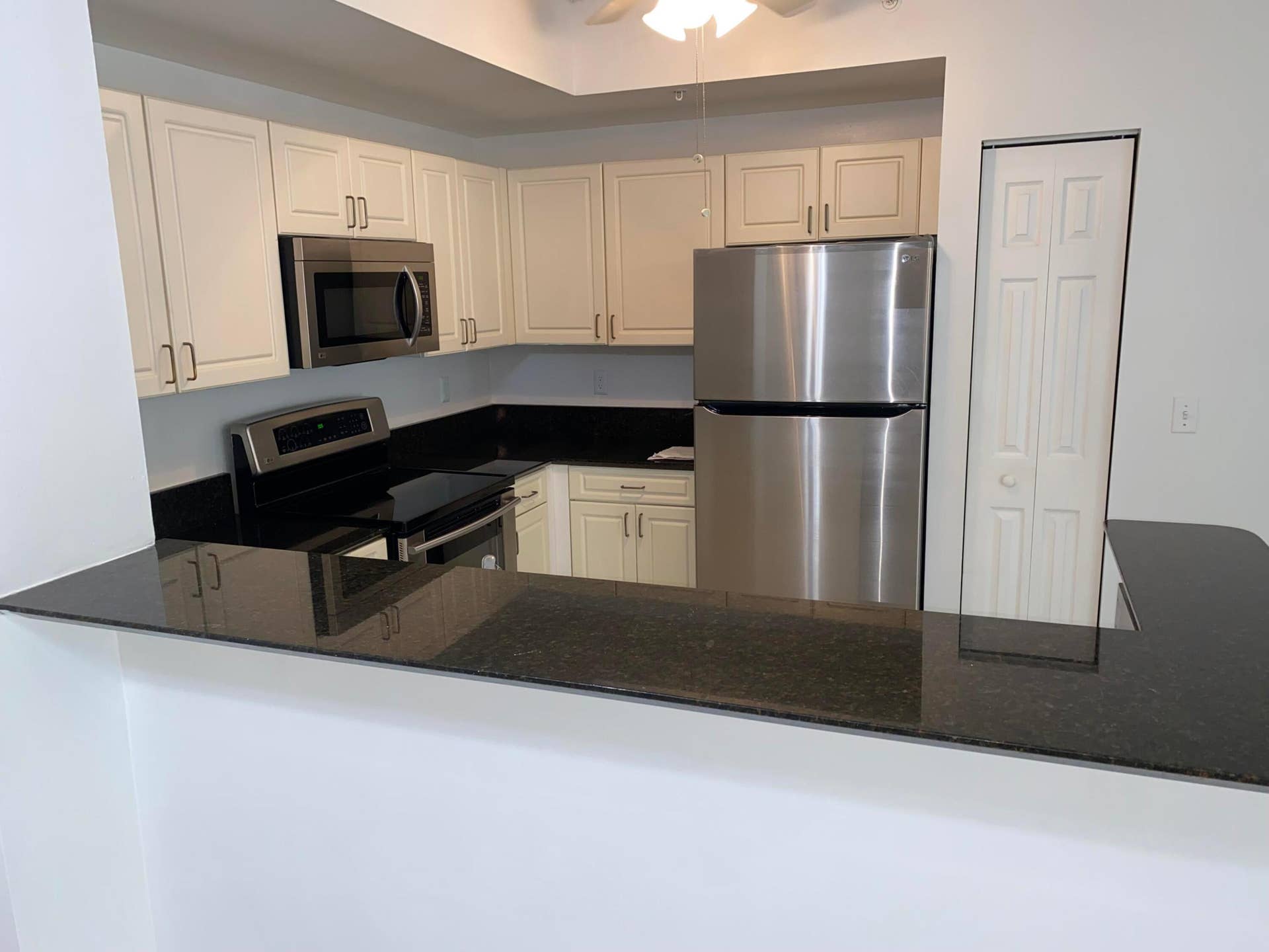 720 S Sapodilla Avenue, #408, West Palm Beach, FL 33401 IMG_4924