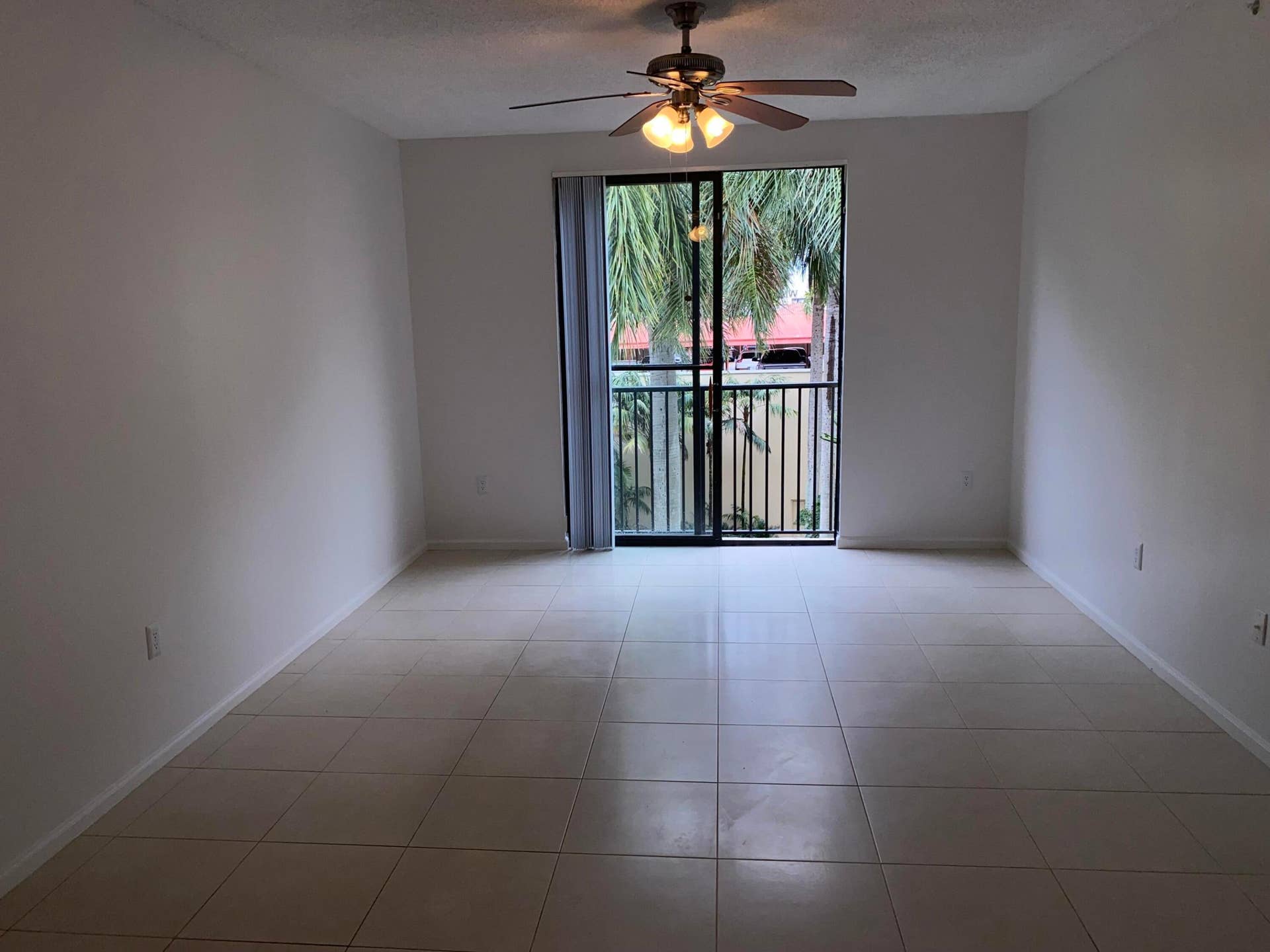 720 S Sapodilla Avenue, #408, West Palm Beach, FL 33401 IMG_4925