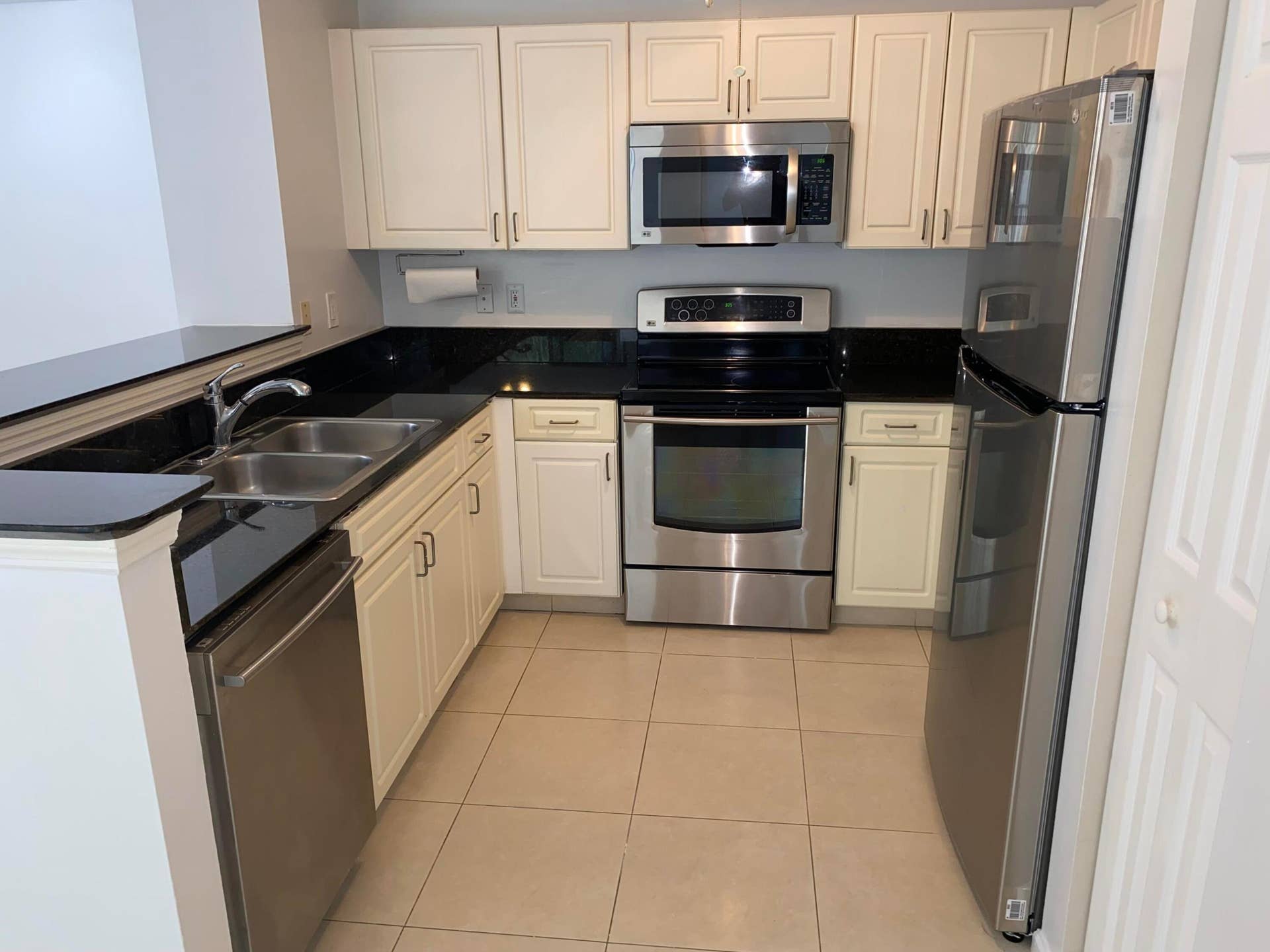 720 S Sapodilla Avenue, #408, West Palm Beach, FL 33401 IMG_4920