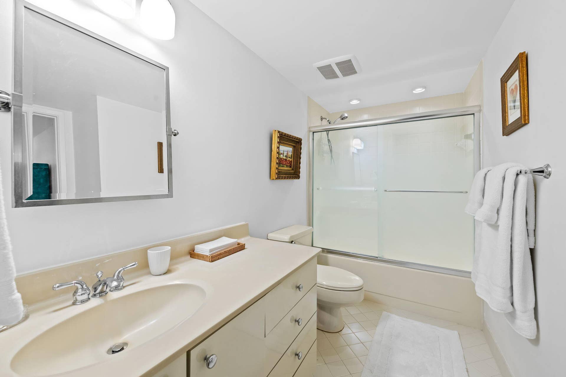 GUEST FULL BATH WITH TUB
