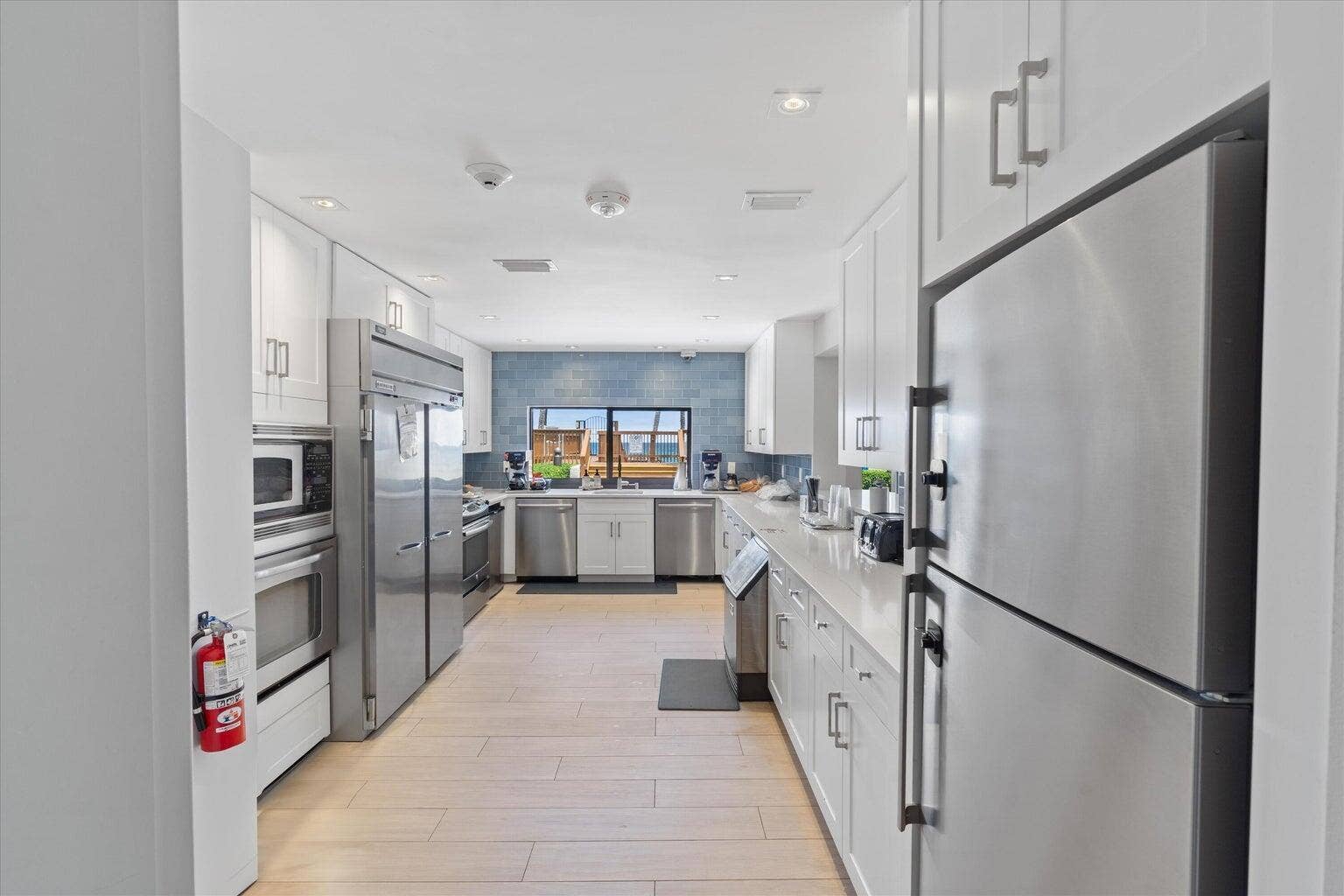 FULL KITCHEN AT THE BEACH CLUB. ALL INCLUDED IN THE RENTAL PRICE.