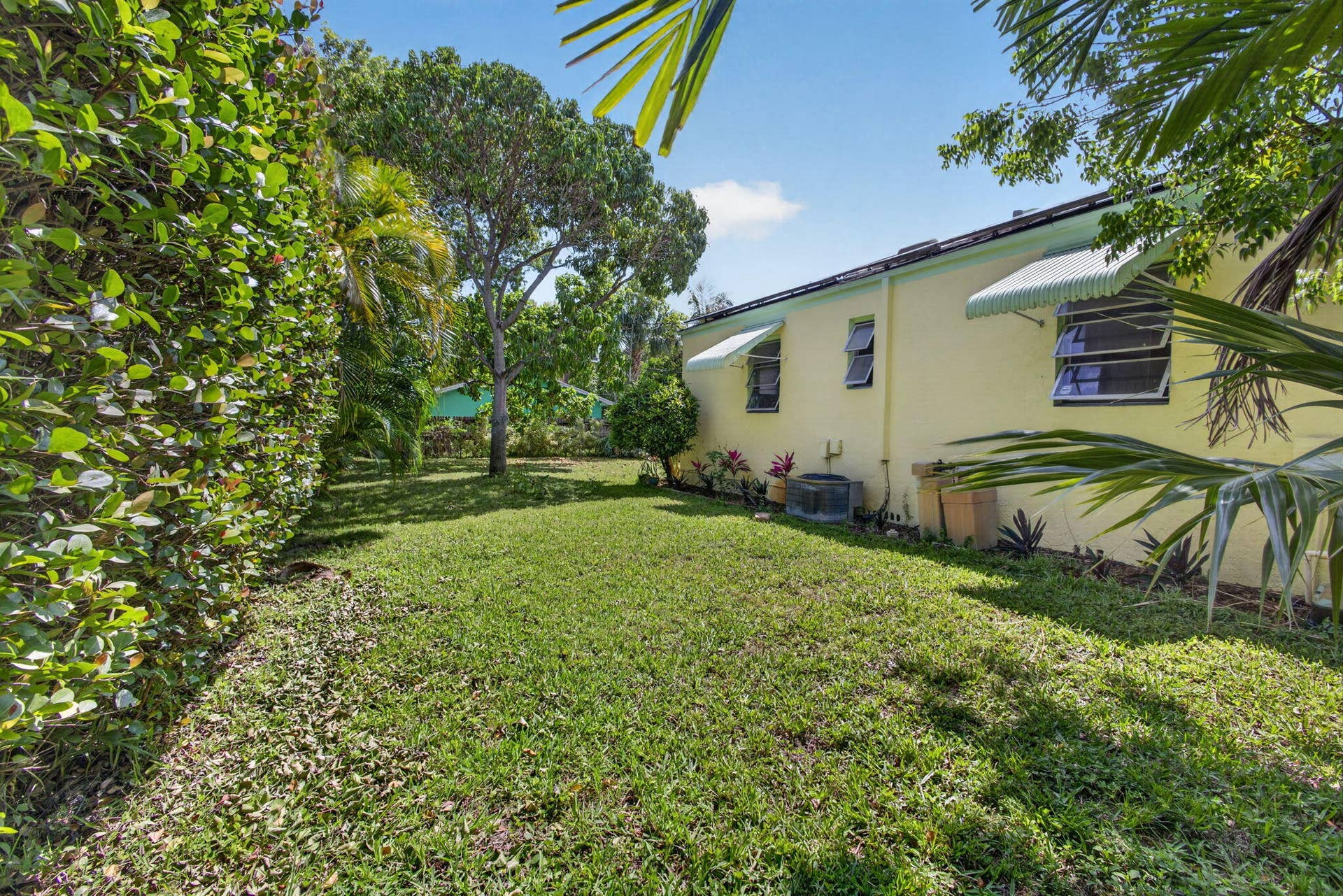 502 49th Street, West Palm Beach, FL 33407 12-web-or-mls-5D1A9378