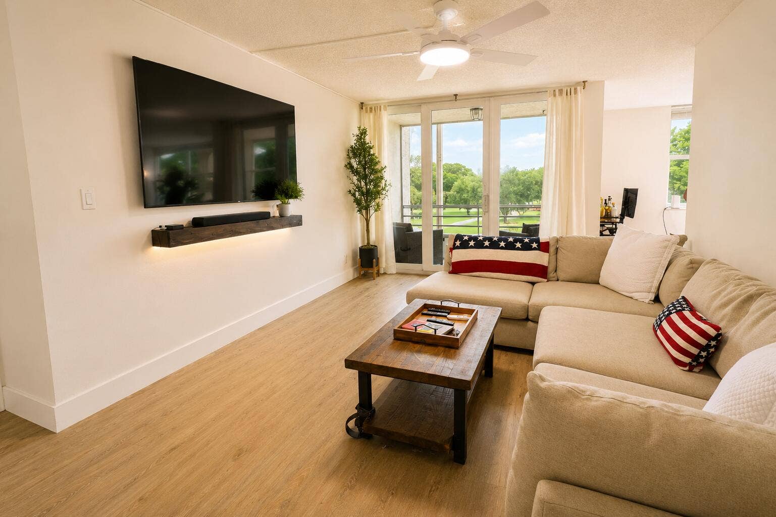 9491 EVERGREEN Place, #307, Davie, FL 33324 Livning Room