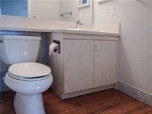 2055 AINSLIE D - GUEST BATHROOM