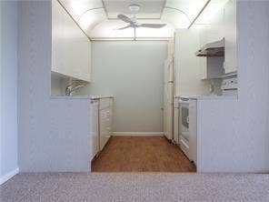 2055 AINSLIE D - KITCHEN PHOTO
