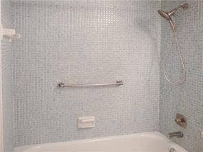 2055 AINSLIE D - MASTER BATH