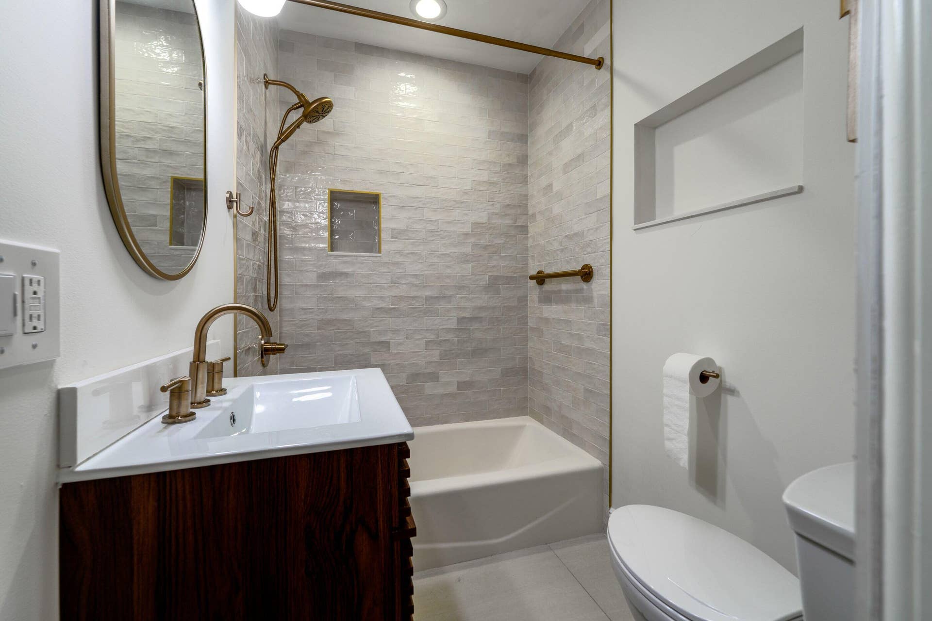 36 NW 101ST Street, Miami Shores, FL 33150 Bathroom