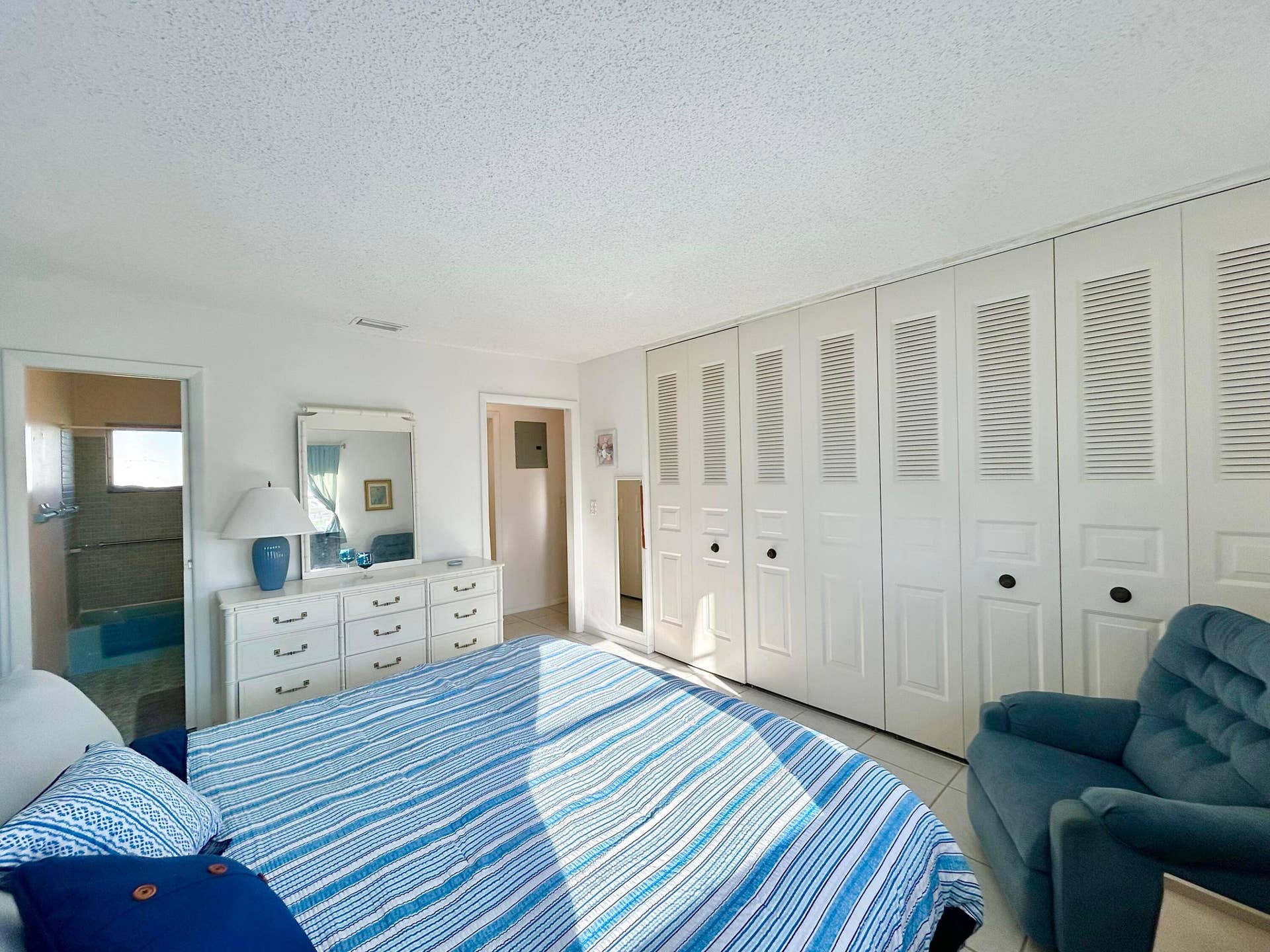 2653 Dudley Drive W, #F, West Palm Beach, FL 33415 FULL WALL CLOSET