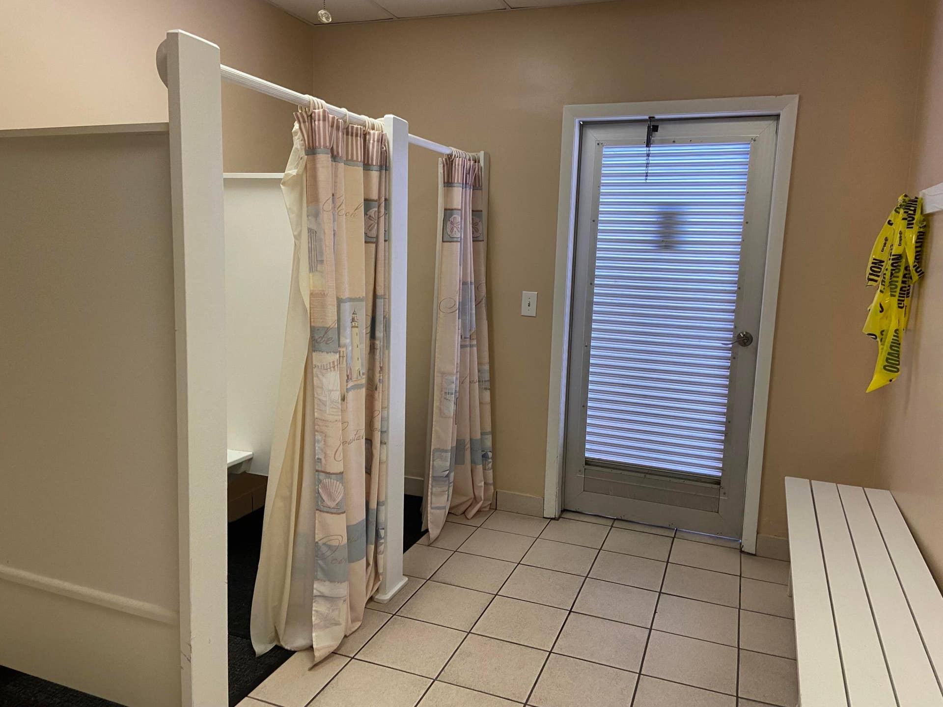 2653 Dudley Drive W, #F, West Palm Beach, FL 33415 COMMUNITY SHOWERS