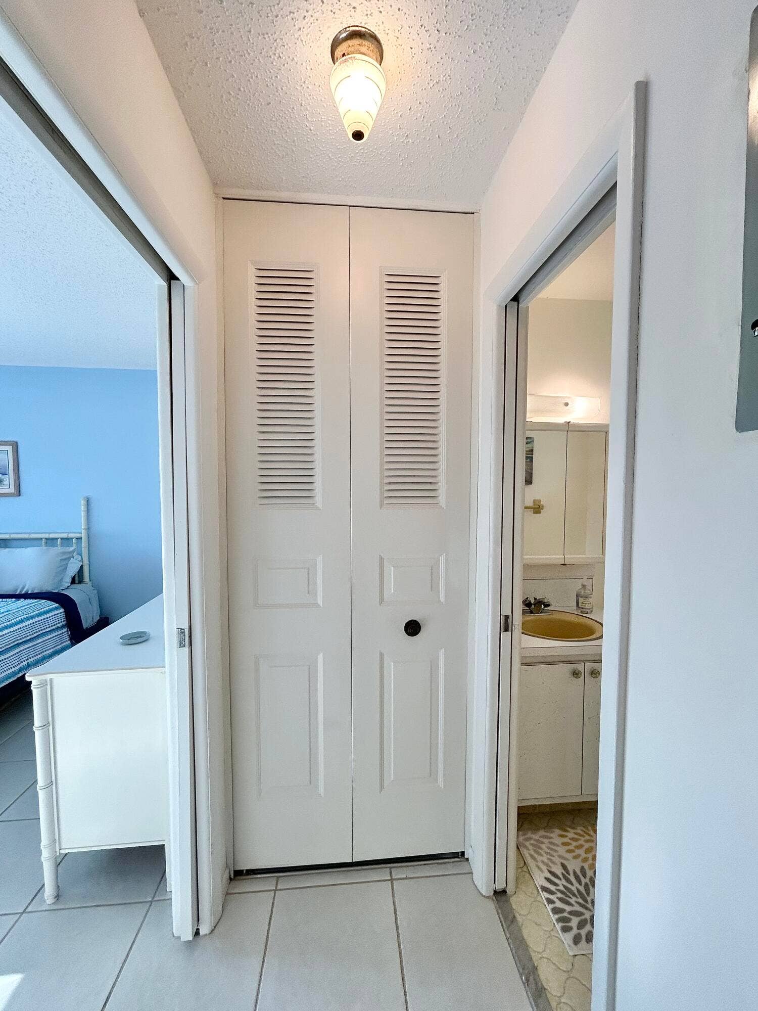 2653 Dudley Drive W, #F, West Palm Beach, FL 33415 LINEN CLOSET