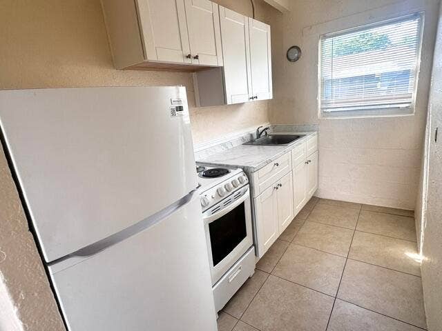 512 19th Street, #4, West Palm Beach, FL 33407 512 apt 4 - kitchen