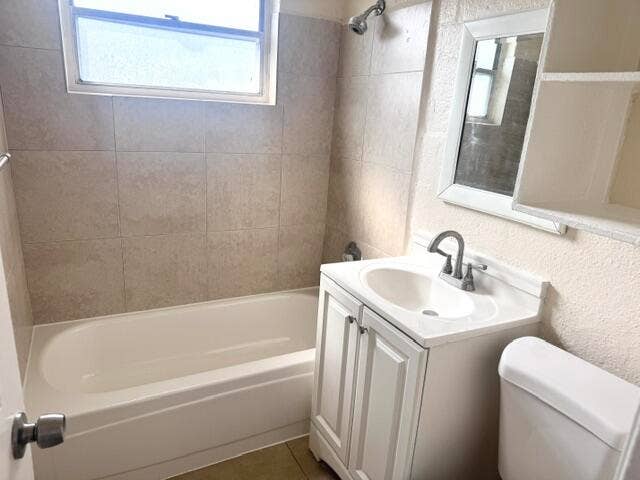 512 19th Street, #4, West Palm Beach, FL 33407 512 apt 4 - bathroom