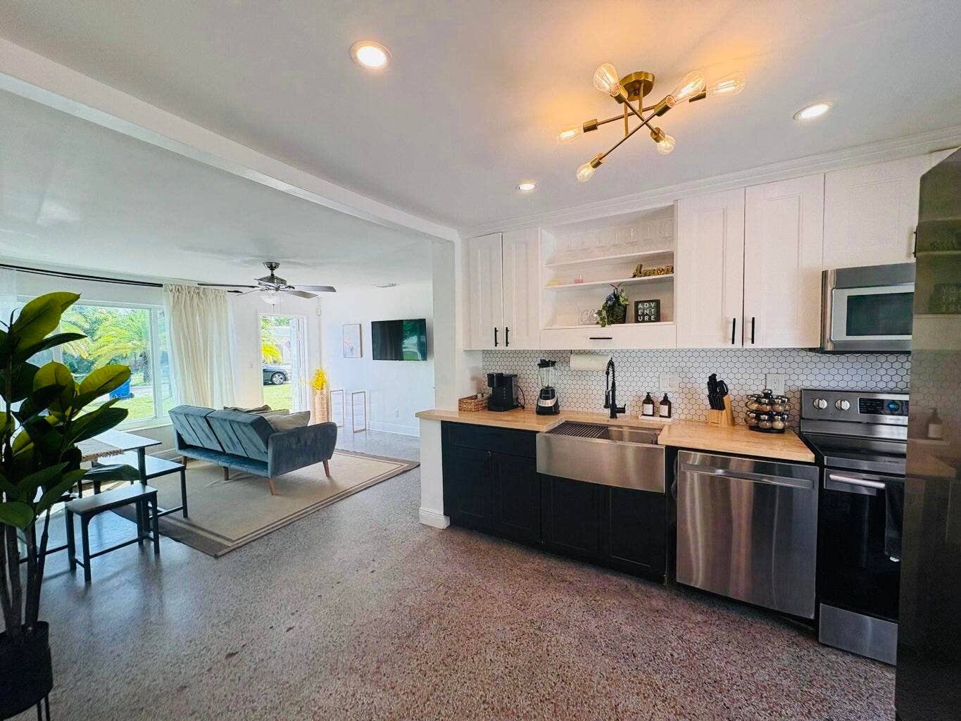 2711 NE 11TH Terrace, Pompano Beach, FL 33064 IMG_6676