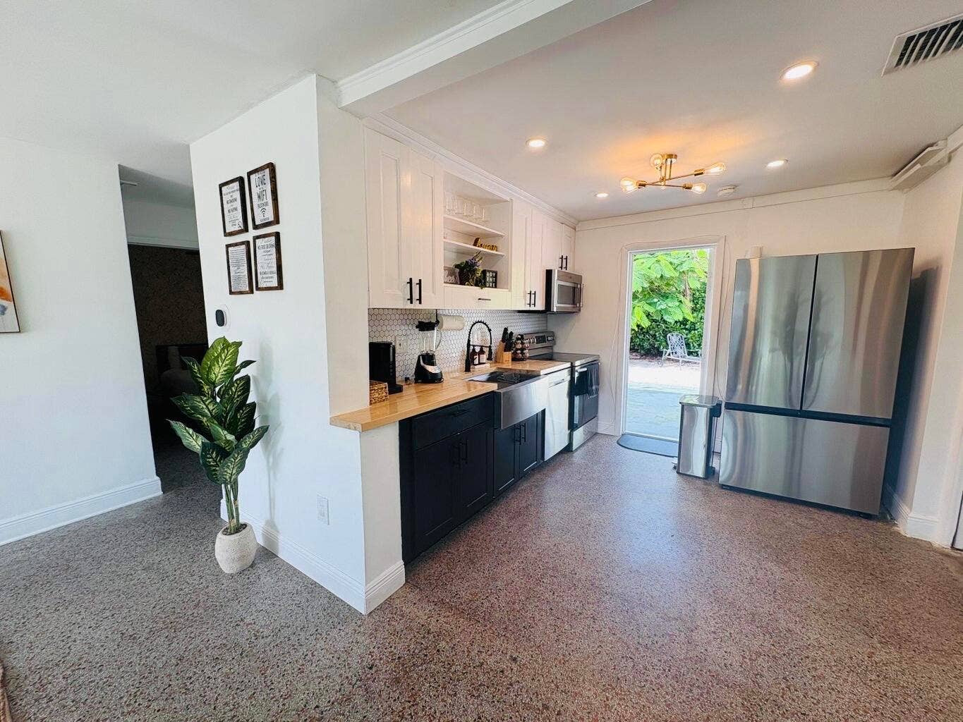2711 NE 11TH Terrace, Pompano Beach, FL 33064 IMG_6675