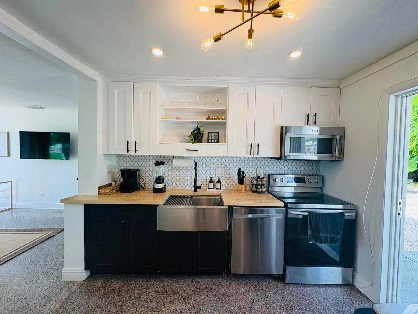2711 NE 11TH Terrace, Pompano Beach, FL 33064 IMG_6677