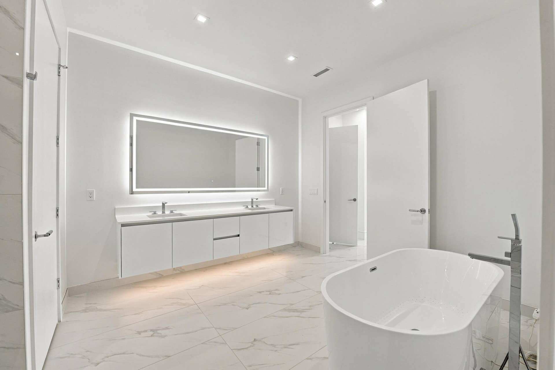 220 LAKE SHORE Drive, #2306, West Palm Beach, FL 33403 44_055__jjl0488