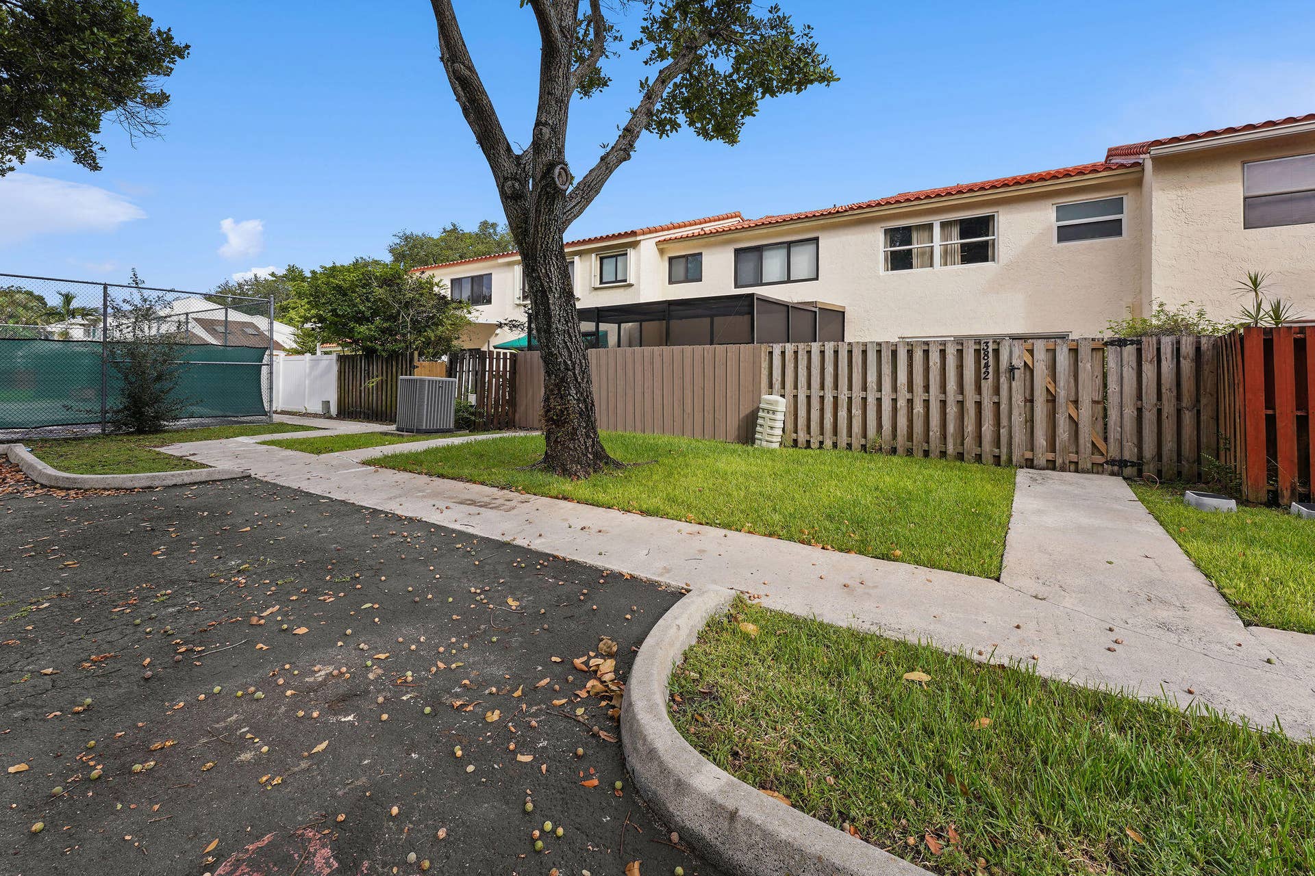 3844 ATLANTA Street, Hollywood, FL 33021 7__3844_Atlanta_Street_Hollywood_photo_b
