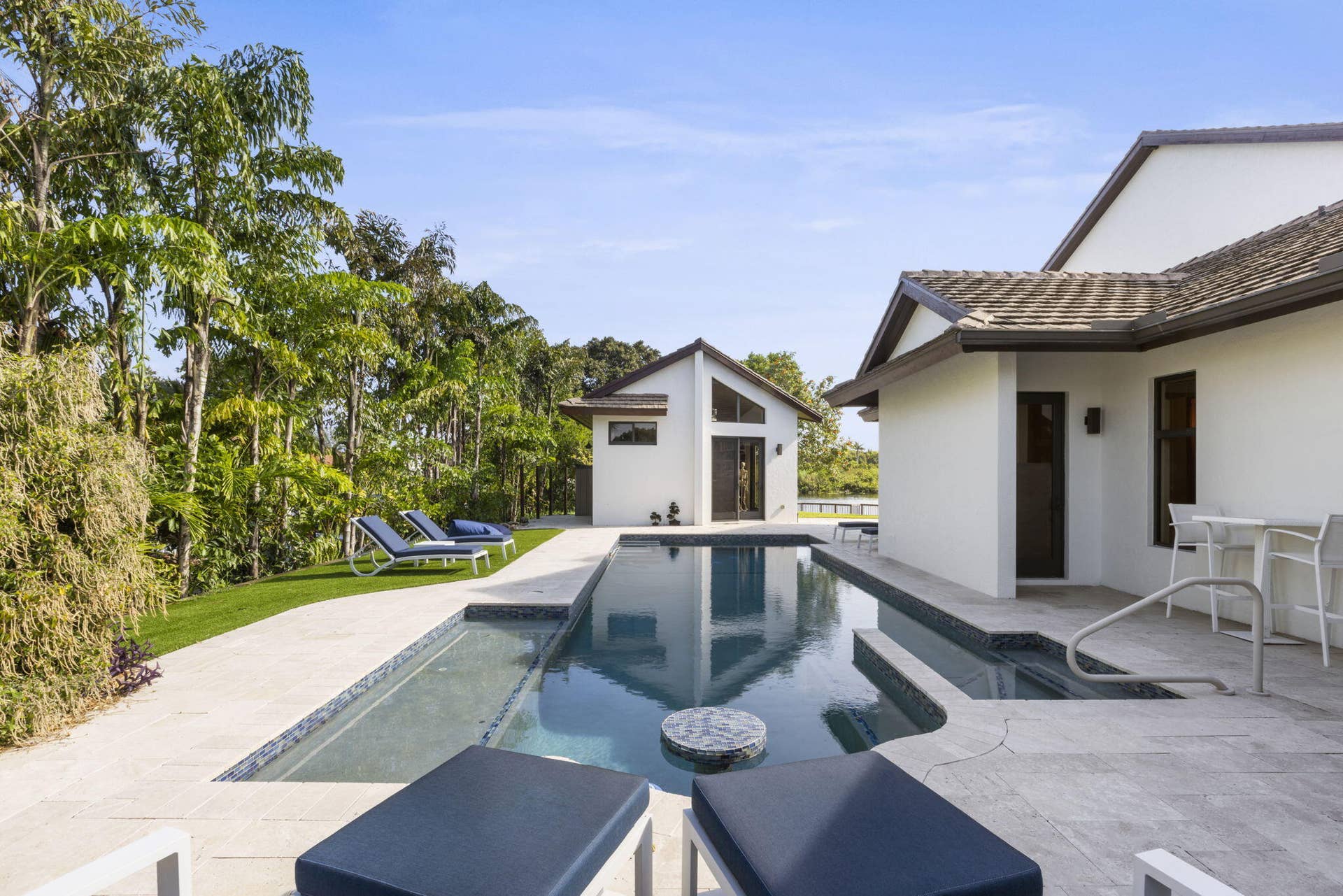 Pool & Guest House