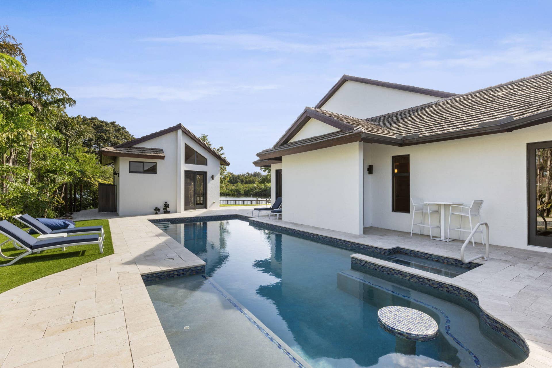 Pool & Guest House