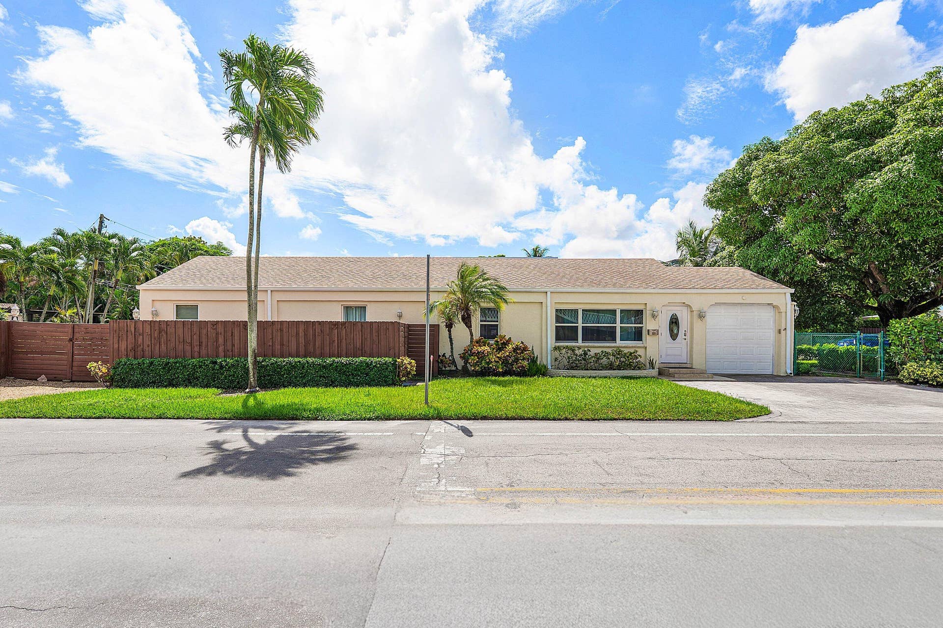 800 NE 6TH Street, #1, Fort Lauderdale, FL 33304 001-800Northeast6thStreet-FortLauderdale