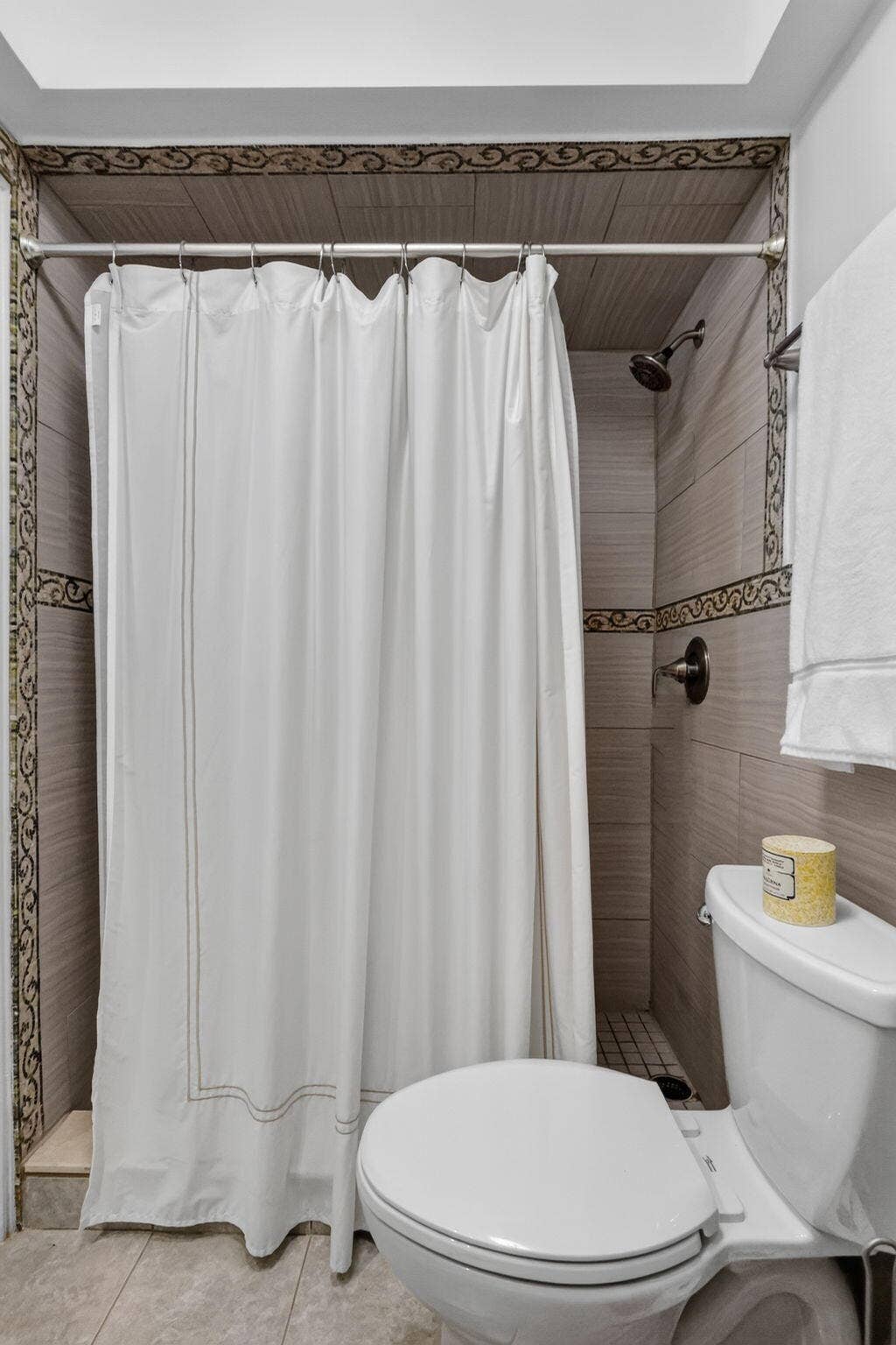120 Lehane Terrace, #308, North Palm Beach, FL 33408 Bathroom