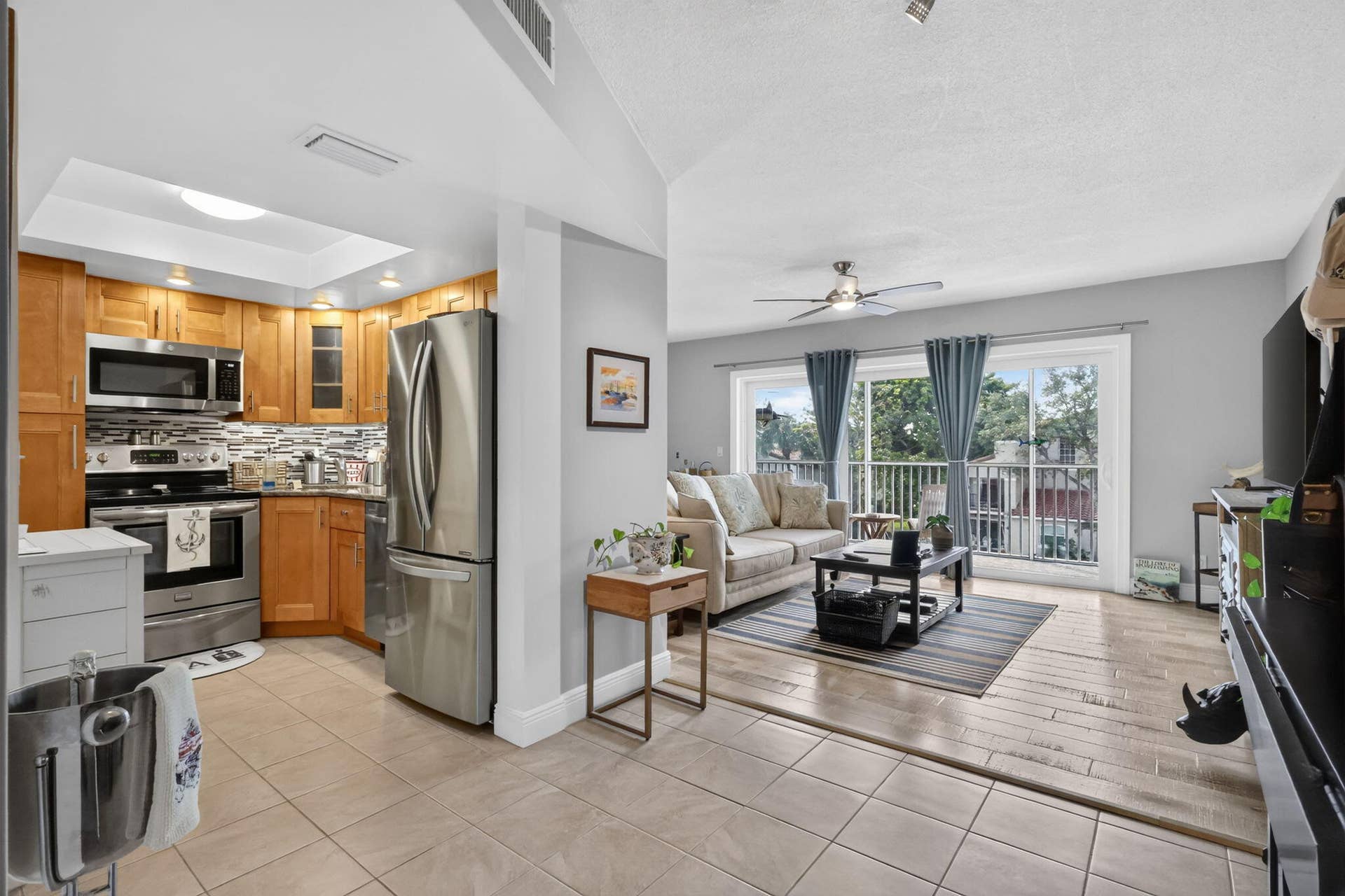 120 Lehane Terrace, #308, North Palm Beach, FL 33408 Living Space