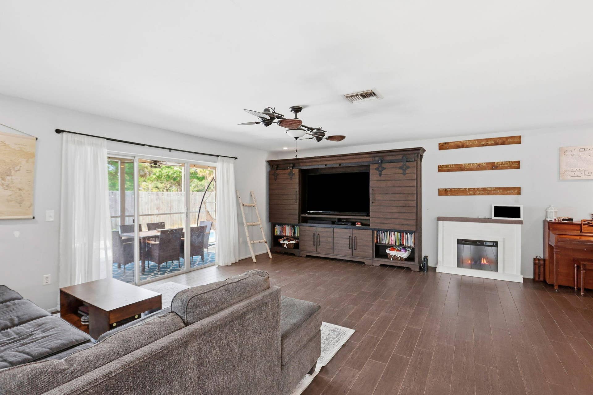22977 SW 56TH Avenue, Boca Raton, FL 33433 Living