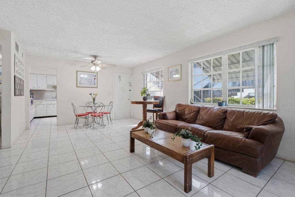 Living-dining area with light and bright windows