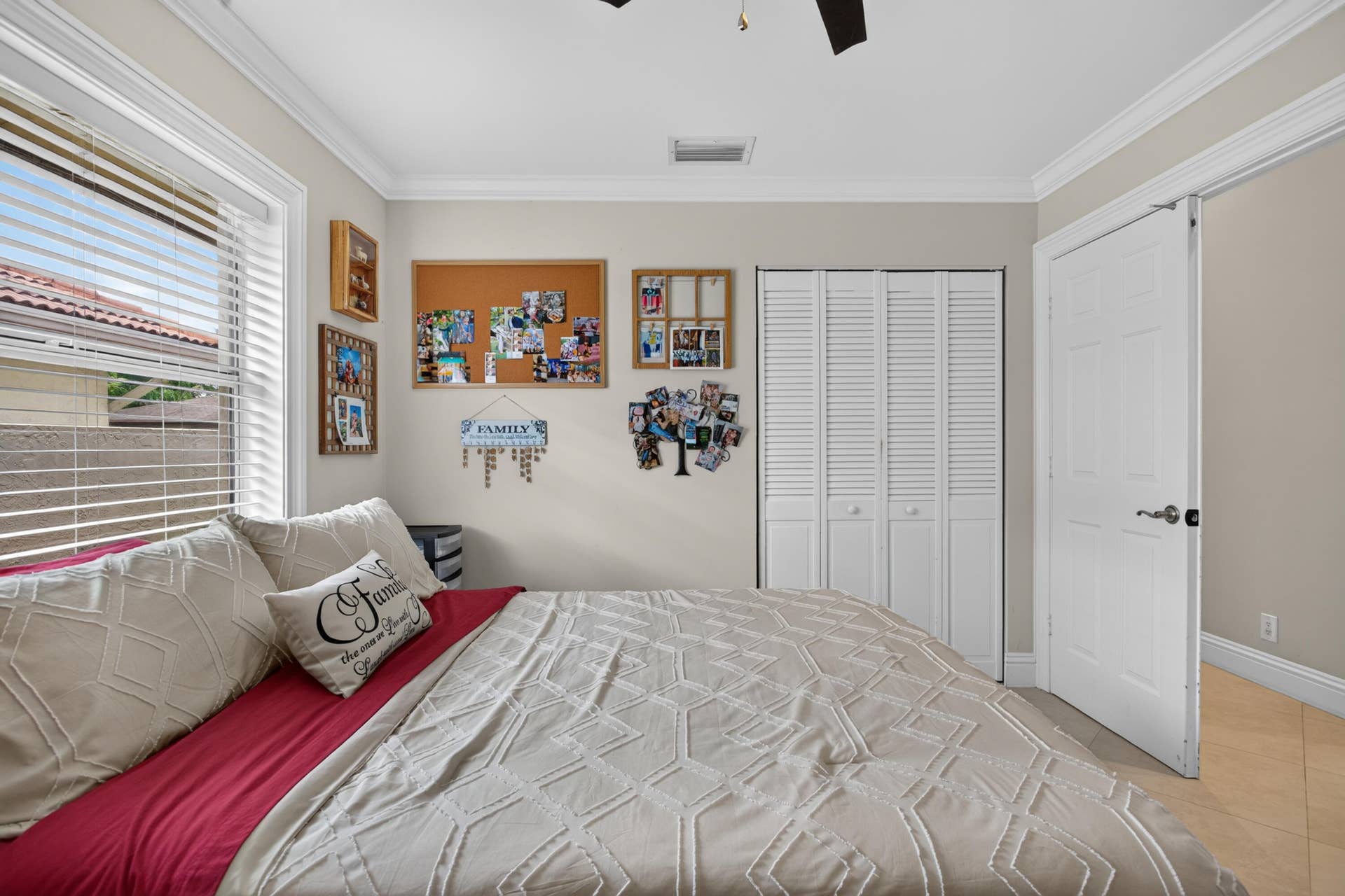 2nd bedroom