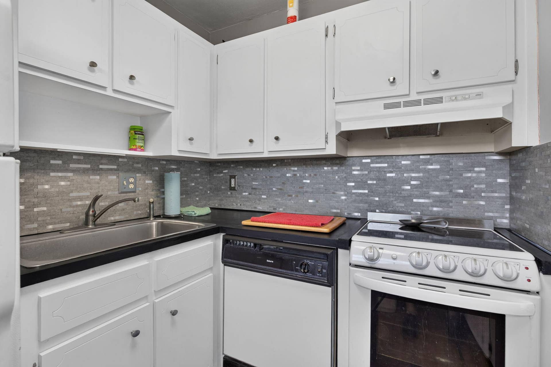 941 Crystal Lake Drive, Deerfield Beach, FL 33064 Kitchen