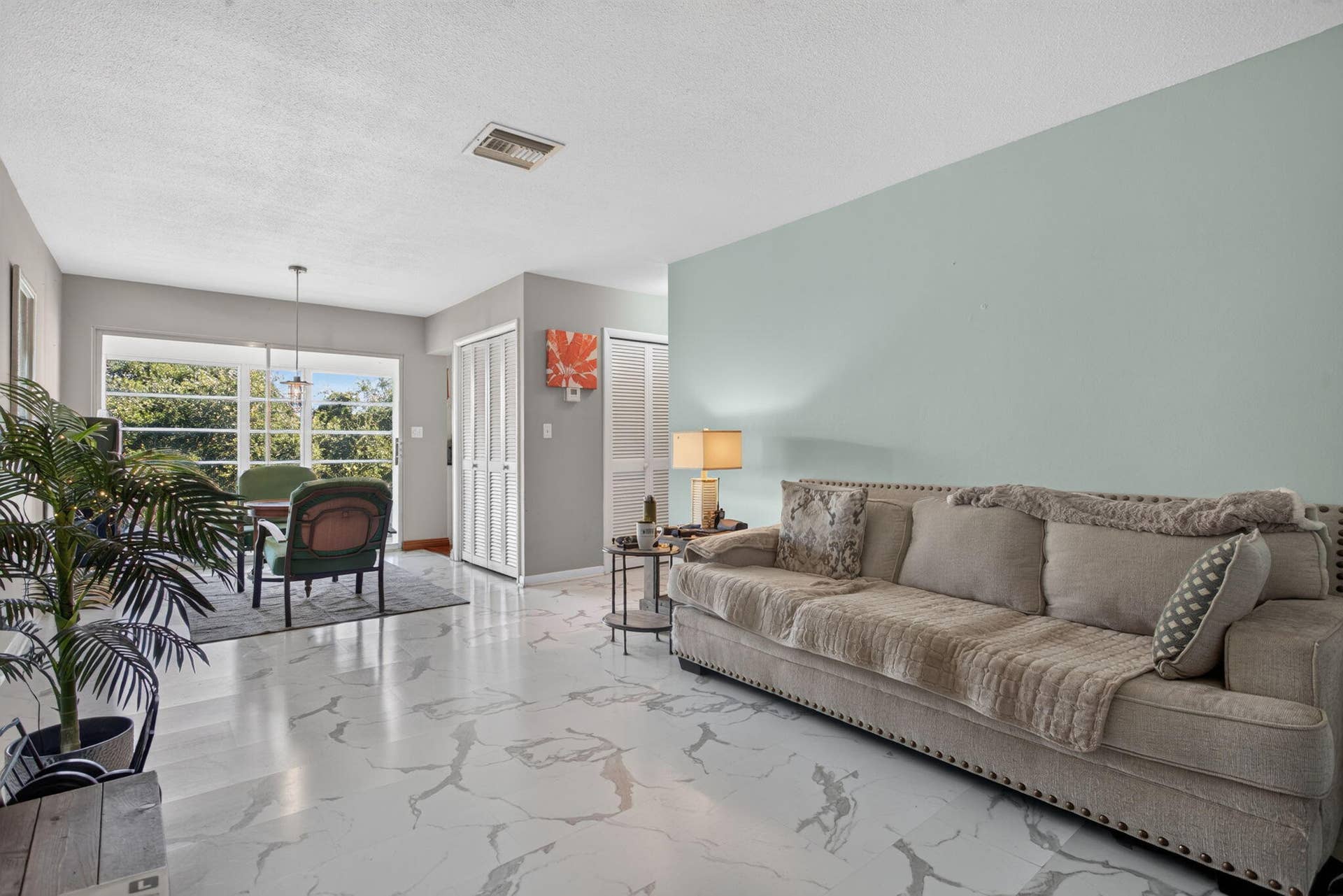 941 Crystal Lake Drive, Deerfield Beach, FL 33064 Living Room