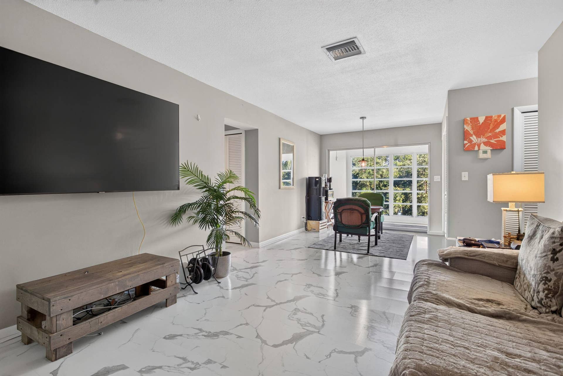 941 Crystal Lake Drive, Deerfield Beach, FL 33064 Living Room
