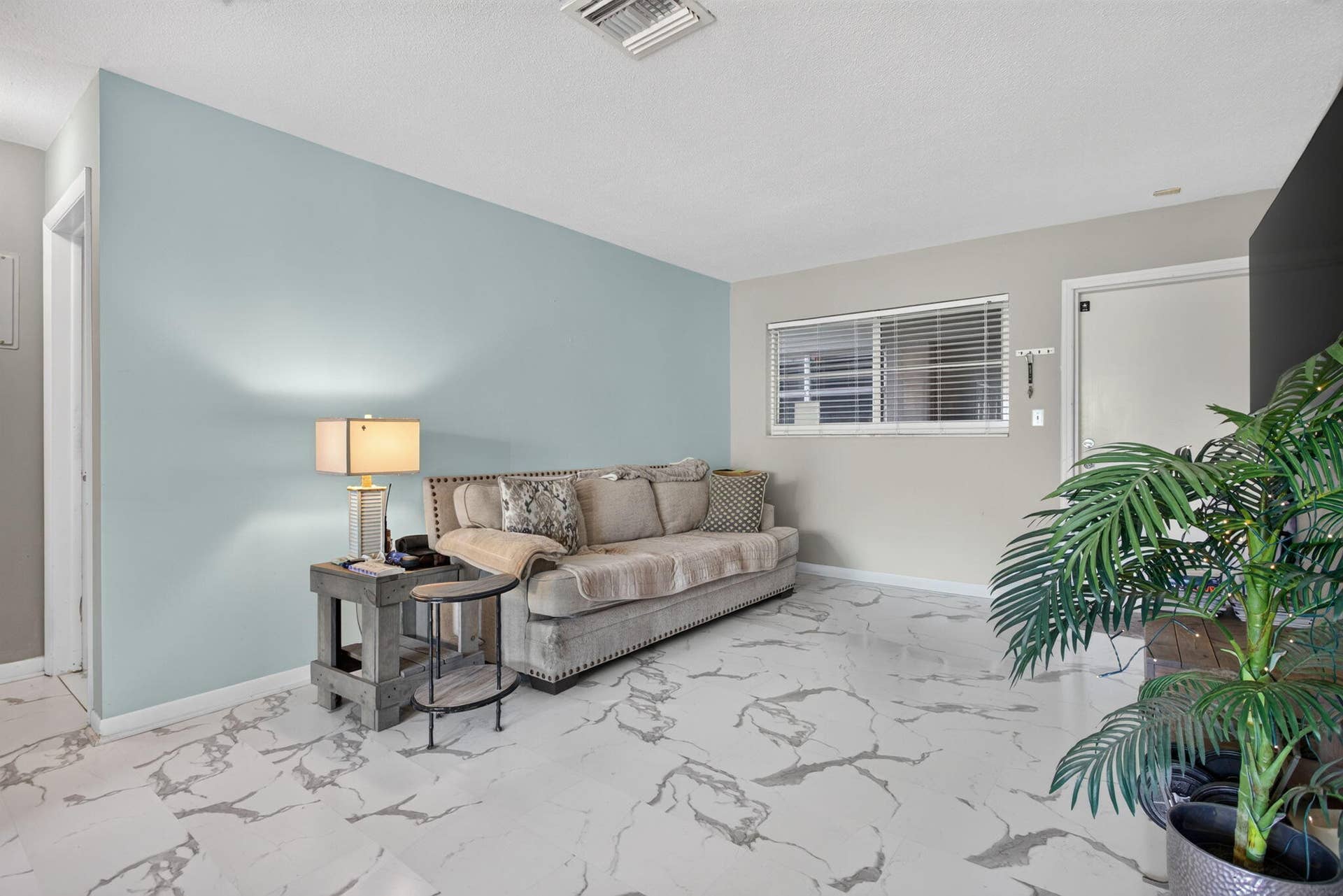 941 Crystal Lake Drive, Deerfield Beach, FL 33064 Living Room