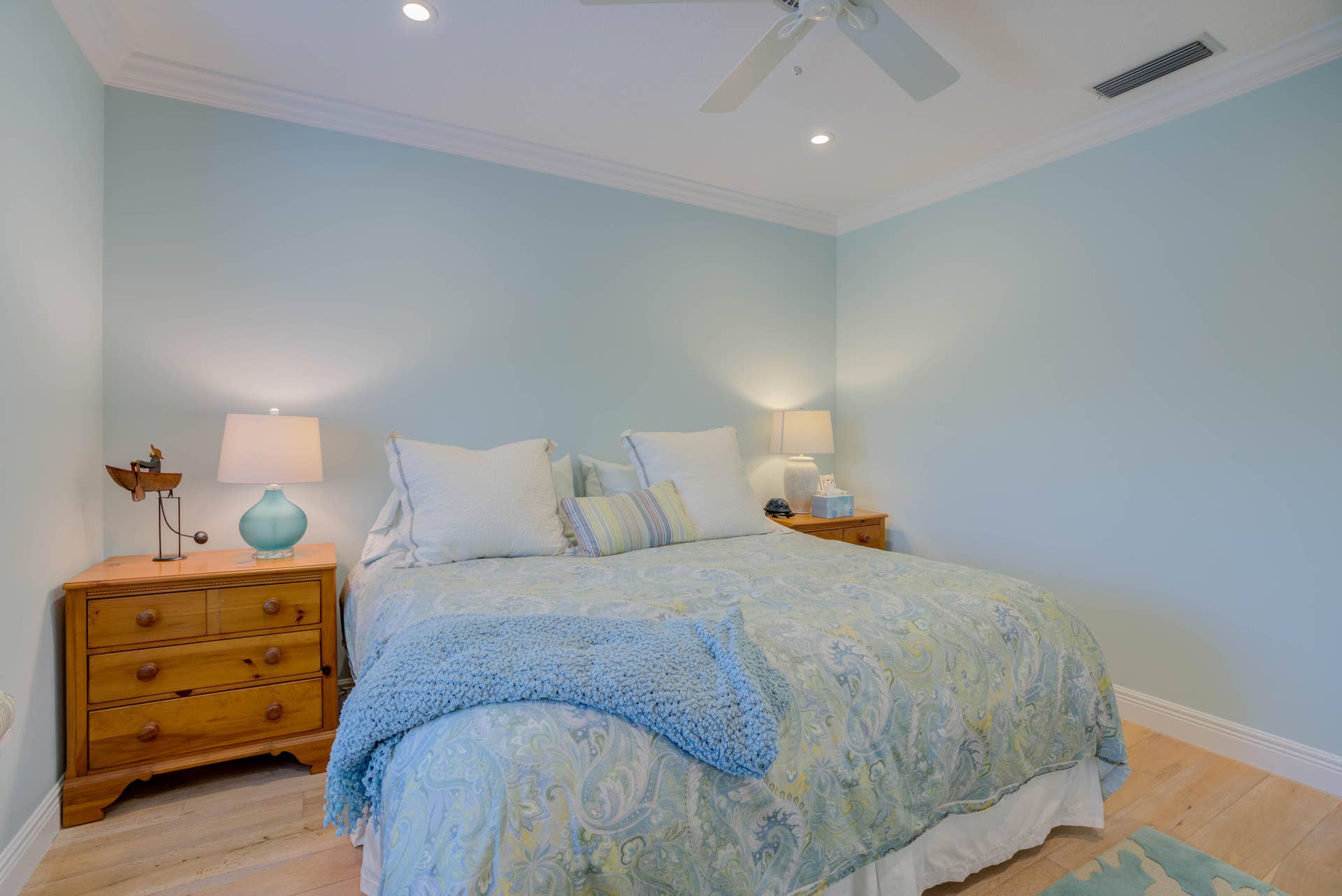 2043 Staysail Lane, Jupiter, Jupiter, FL 33477 Light blue painted walls with crown molding, wood-finish flooring, recessed lighting, and a ceiling fan