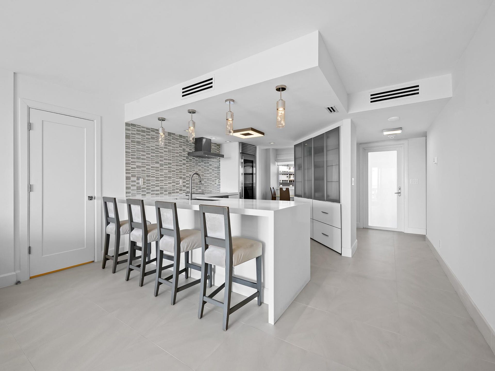 2000 S Ocean Drive, #709, Fort Lauderdale, FL 33316 Spacious open concept kitchen with plenty of lighting