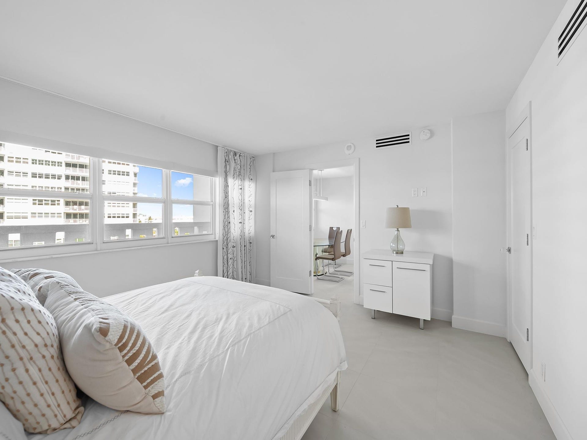 2000 S Ocean Drive, #709, Fort Lauderdale, FL 33316 The primary gives you daily space and calmness