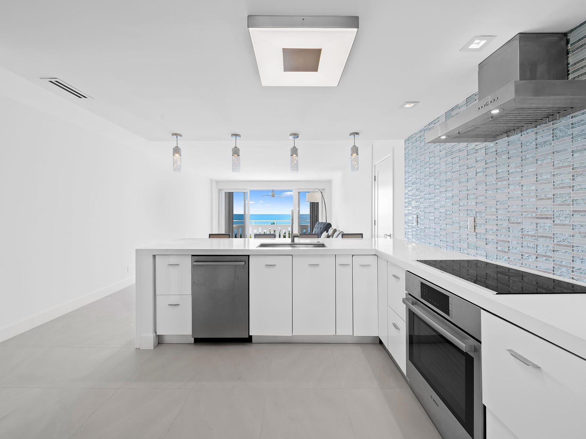 2000 S Ocean Drive, #709, Fort Lauderdale, FL 33316 A kitchen where ocean views are always on the menu.