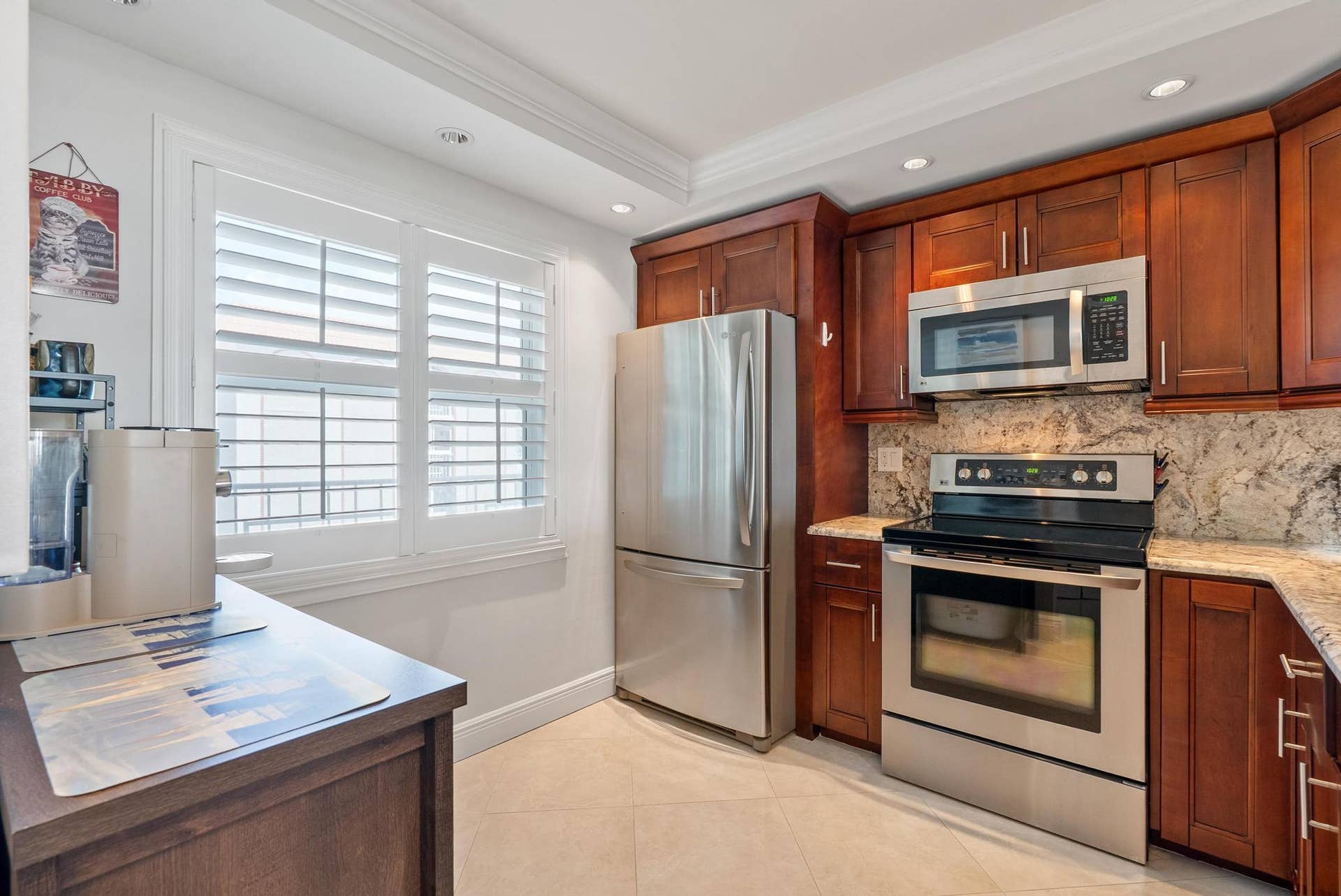 930 DOGWOOD Drive, #457, Delray Beach, FL 33483 Updated and Open Kitchen